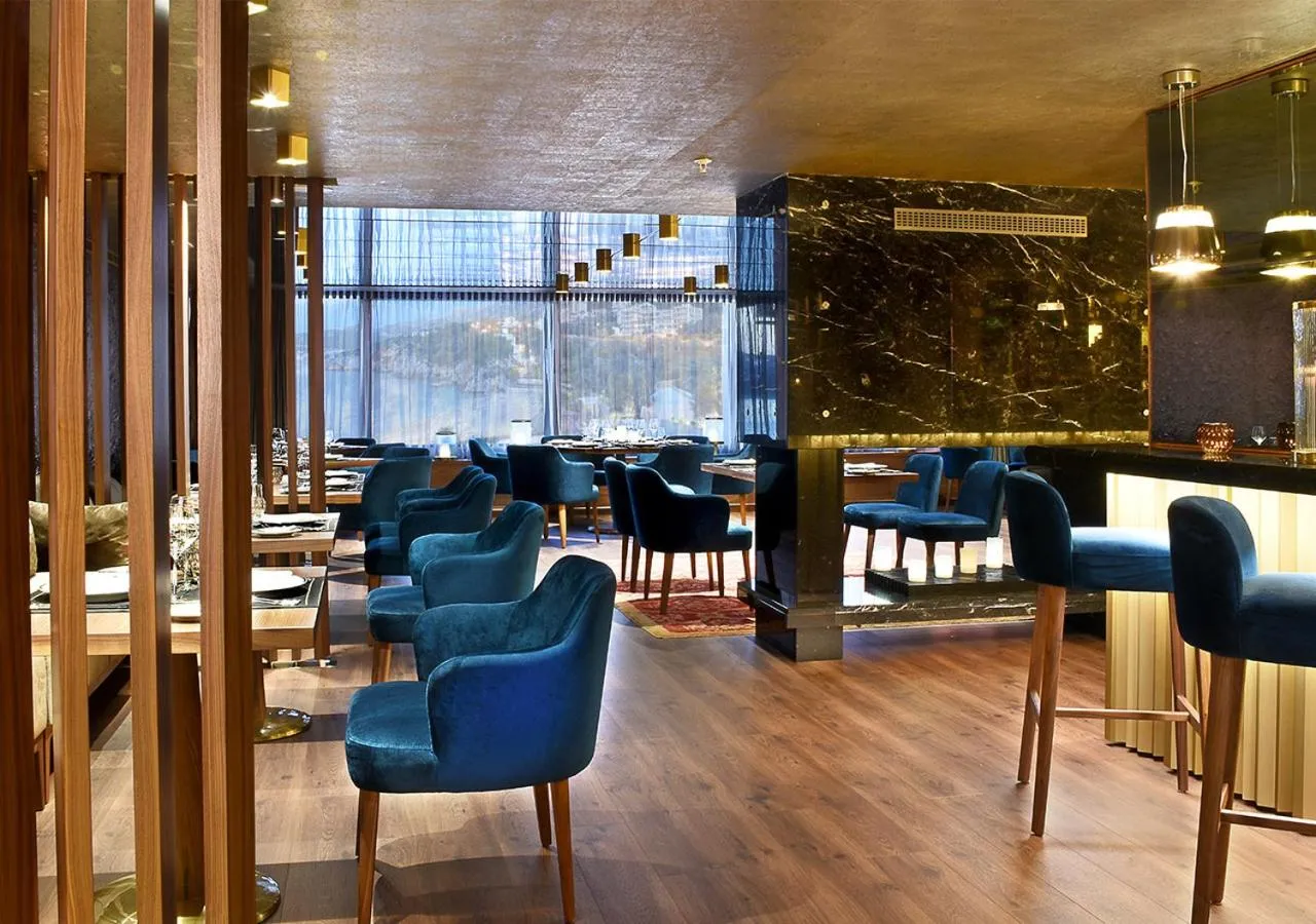 Restaurant/places to eat in Maestral Resort & Casino