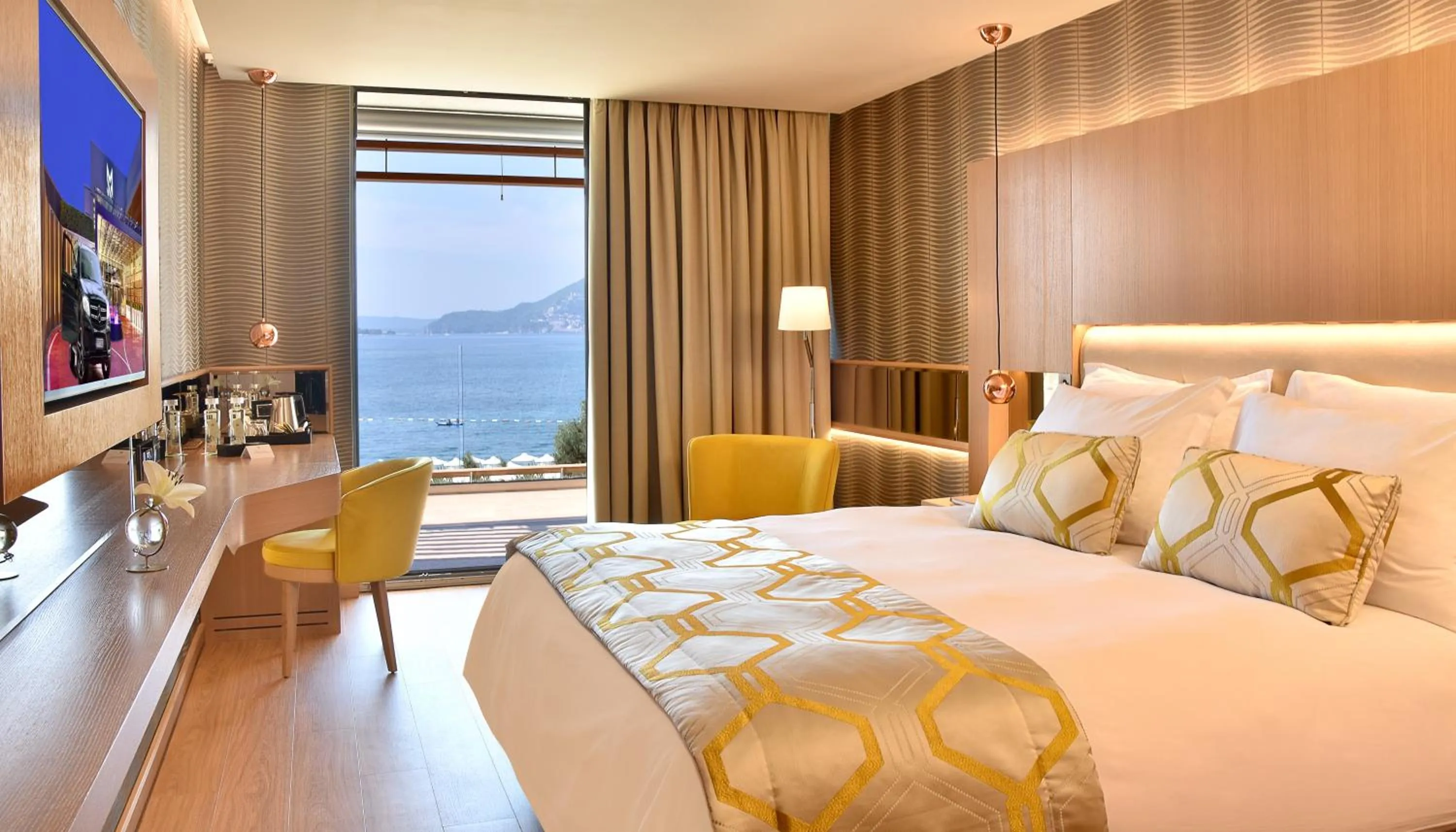 Photo of the whole room, Bed in Maestral Resort & Casino