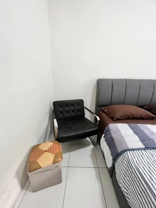 Bed in Lily King (modern and comfy)