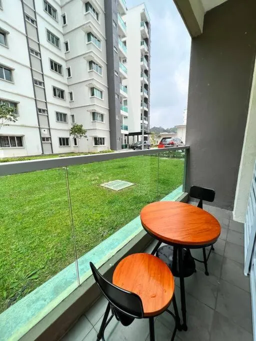 Lily King (modern and comfy)