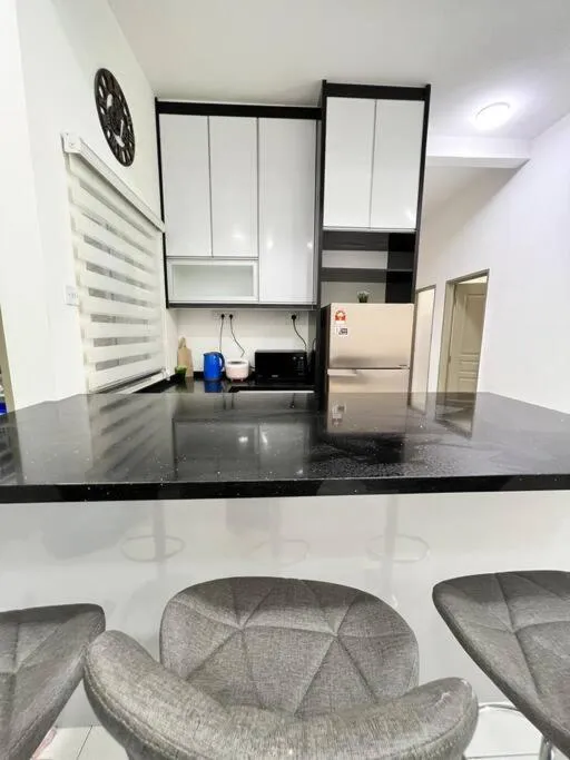 Lily King (modern and comfy)