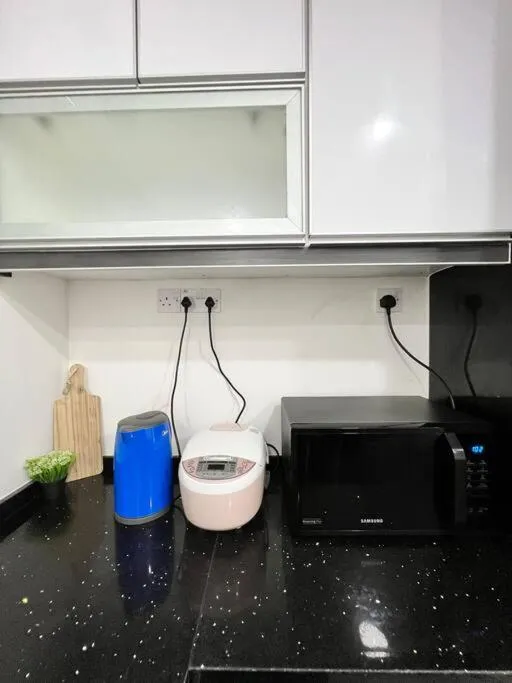 Lily King (modern and comfy)