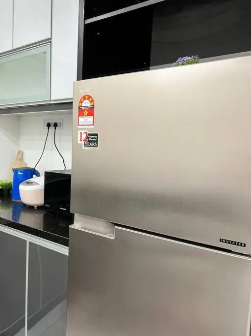 Lily King (modern and comfy)