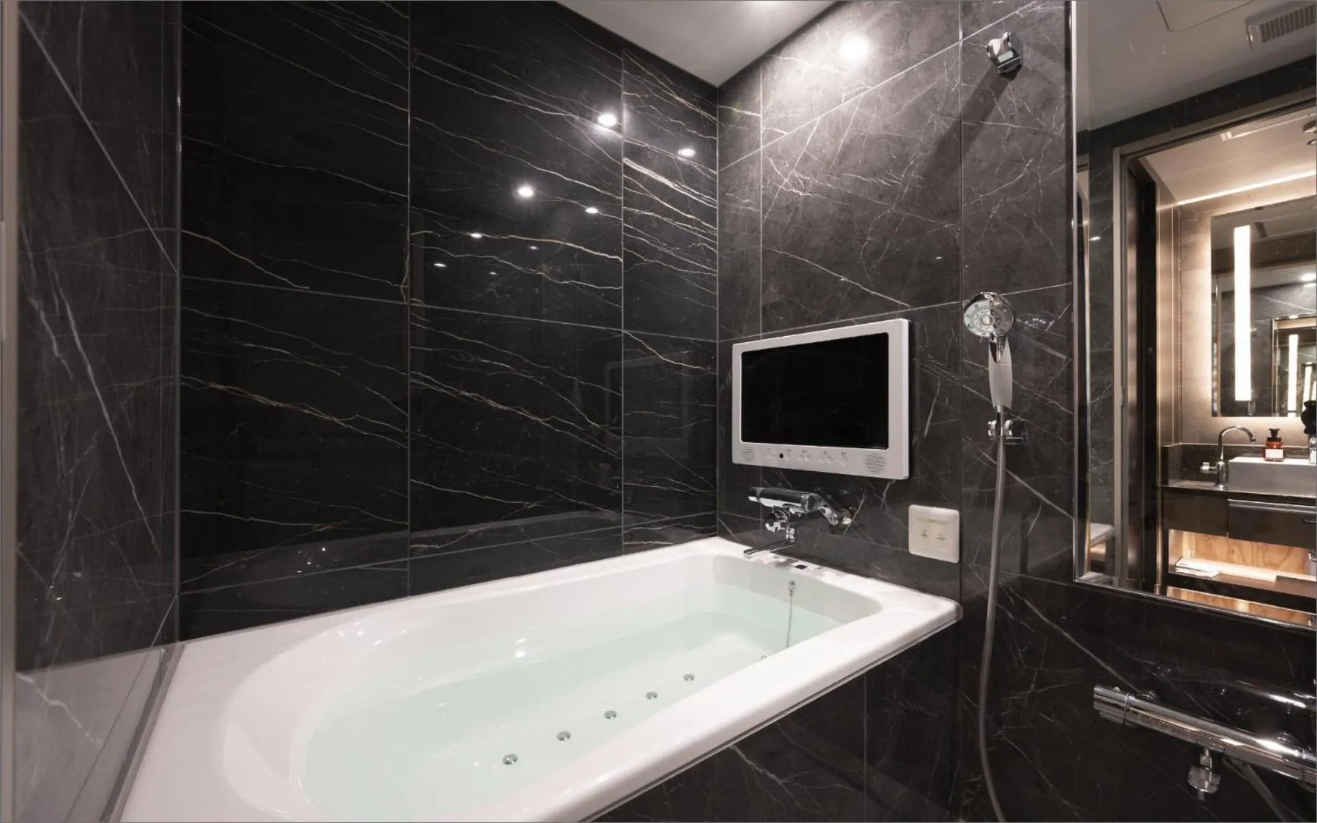 Shower in HOTEL KABUKI