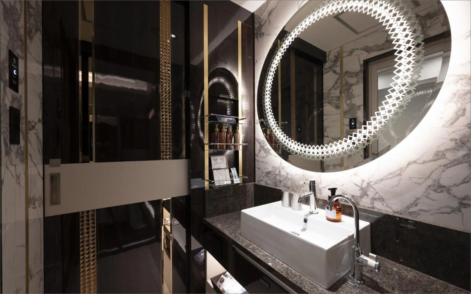 Bathroom in HOTEL KABUKI