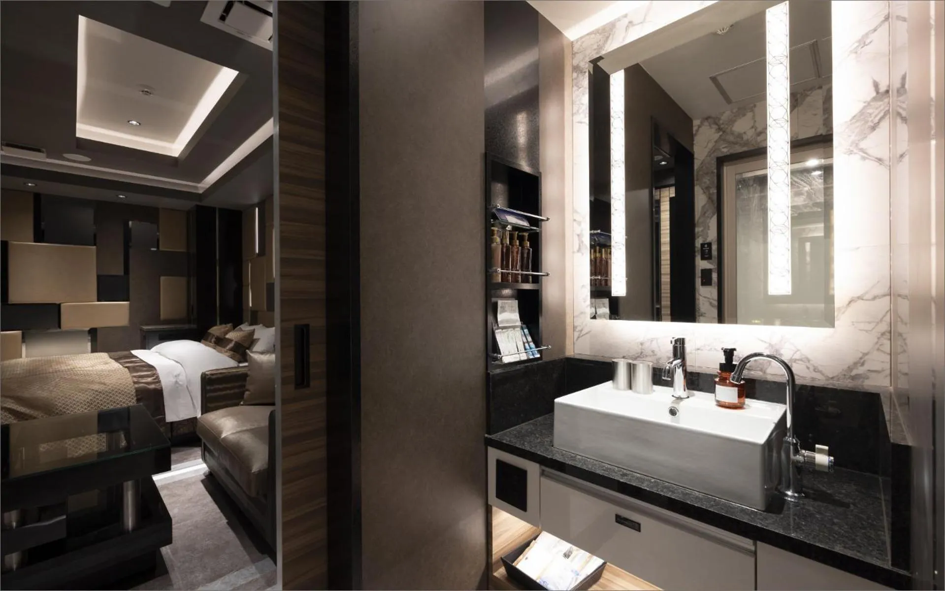 Bathroom, Bed in HOTEL KABUKI