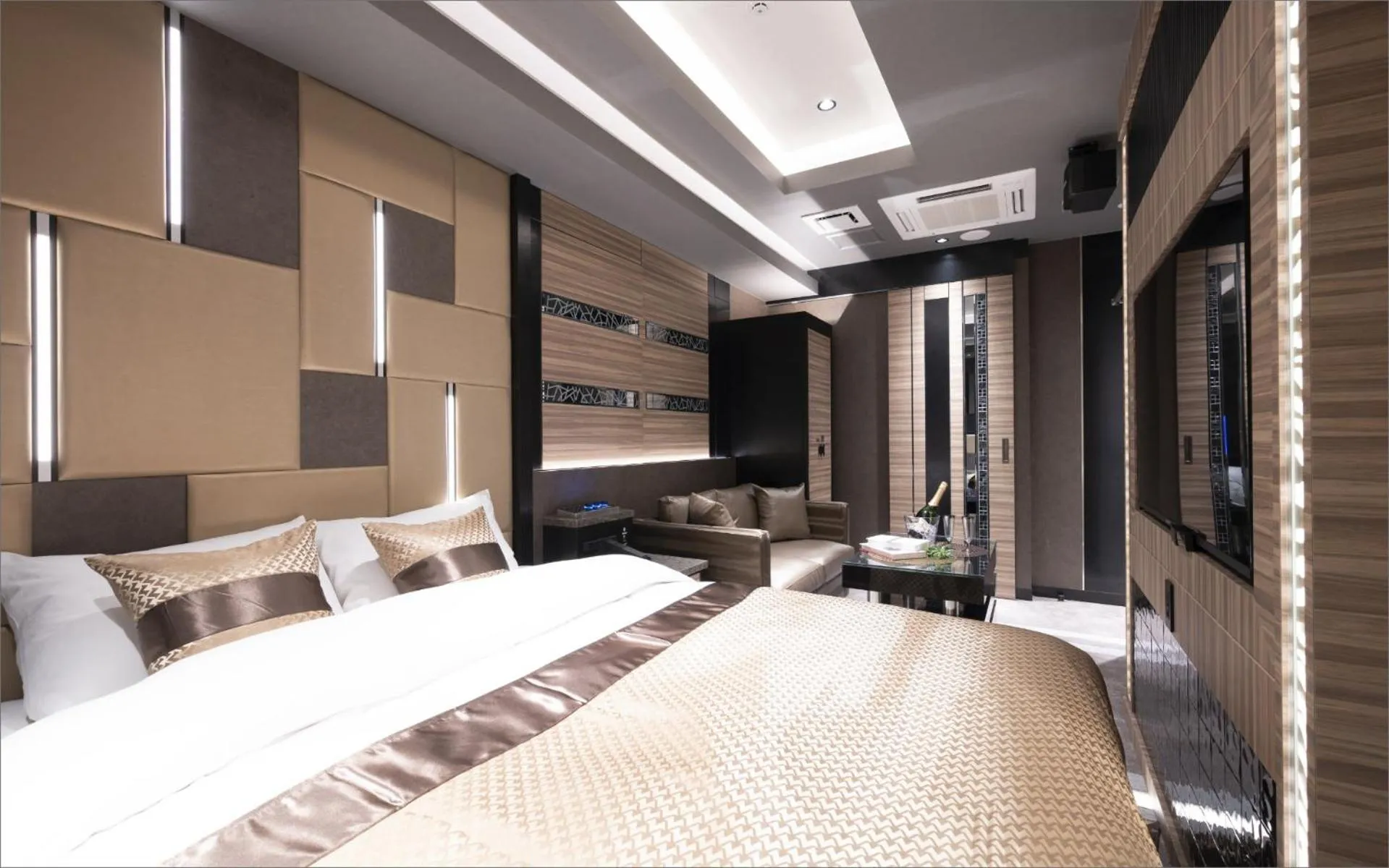 Photo of the whole room, Bed in HOTEL KABUKI