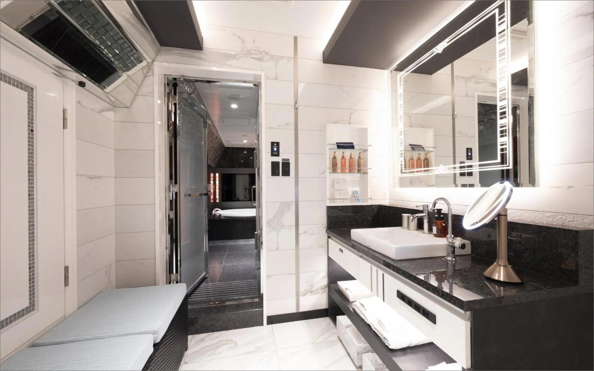 Bathroom in HOTEL KABUKI