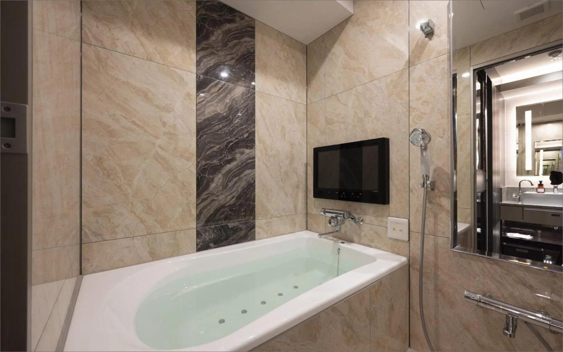 Shower in HOTEL KABUKI