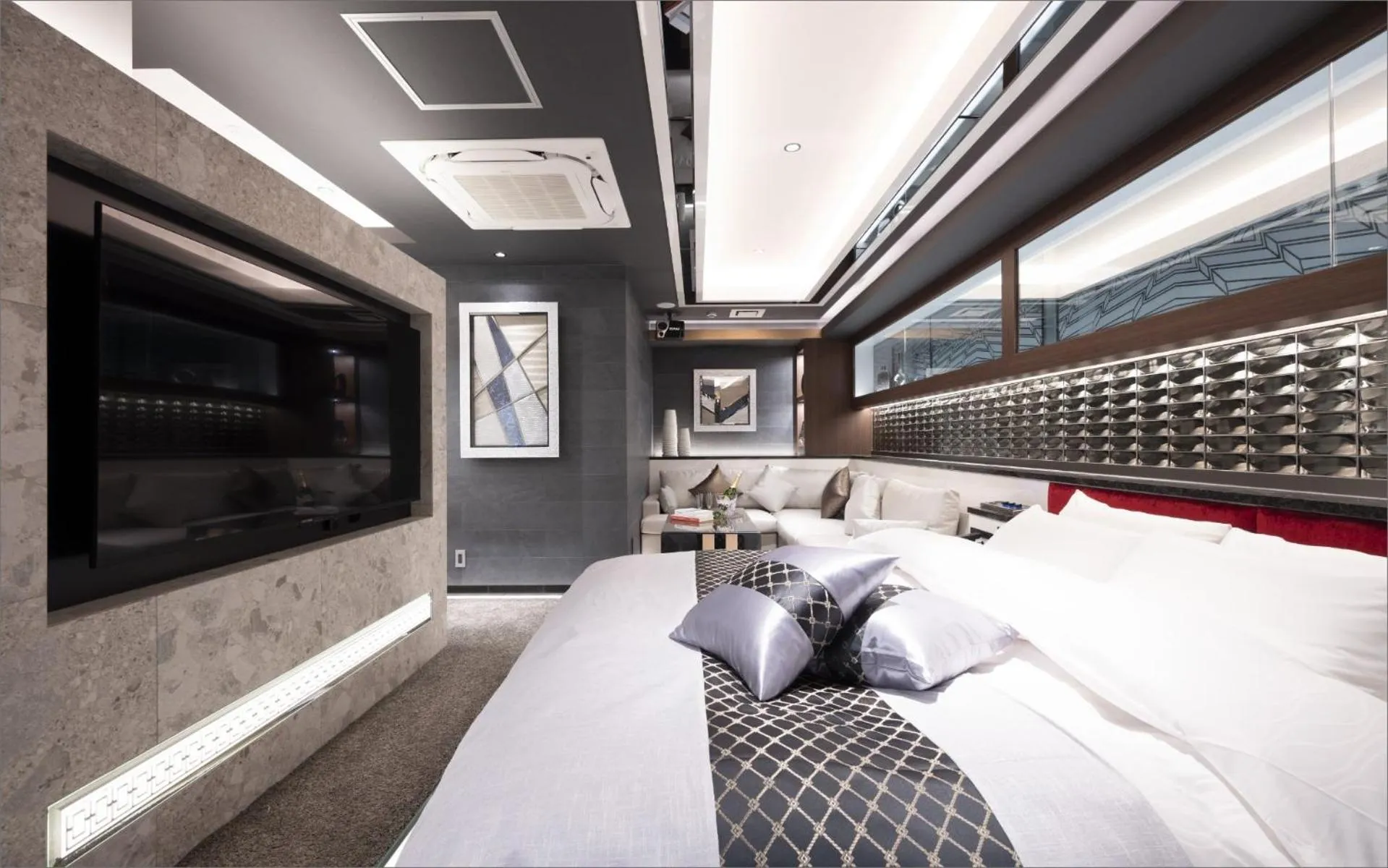 Photo of the whole room, Bed in HOTEL KABUKI