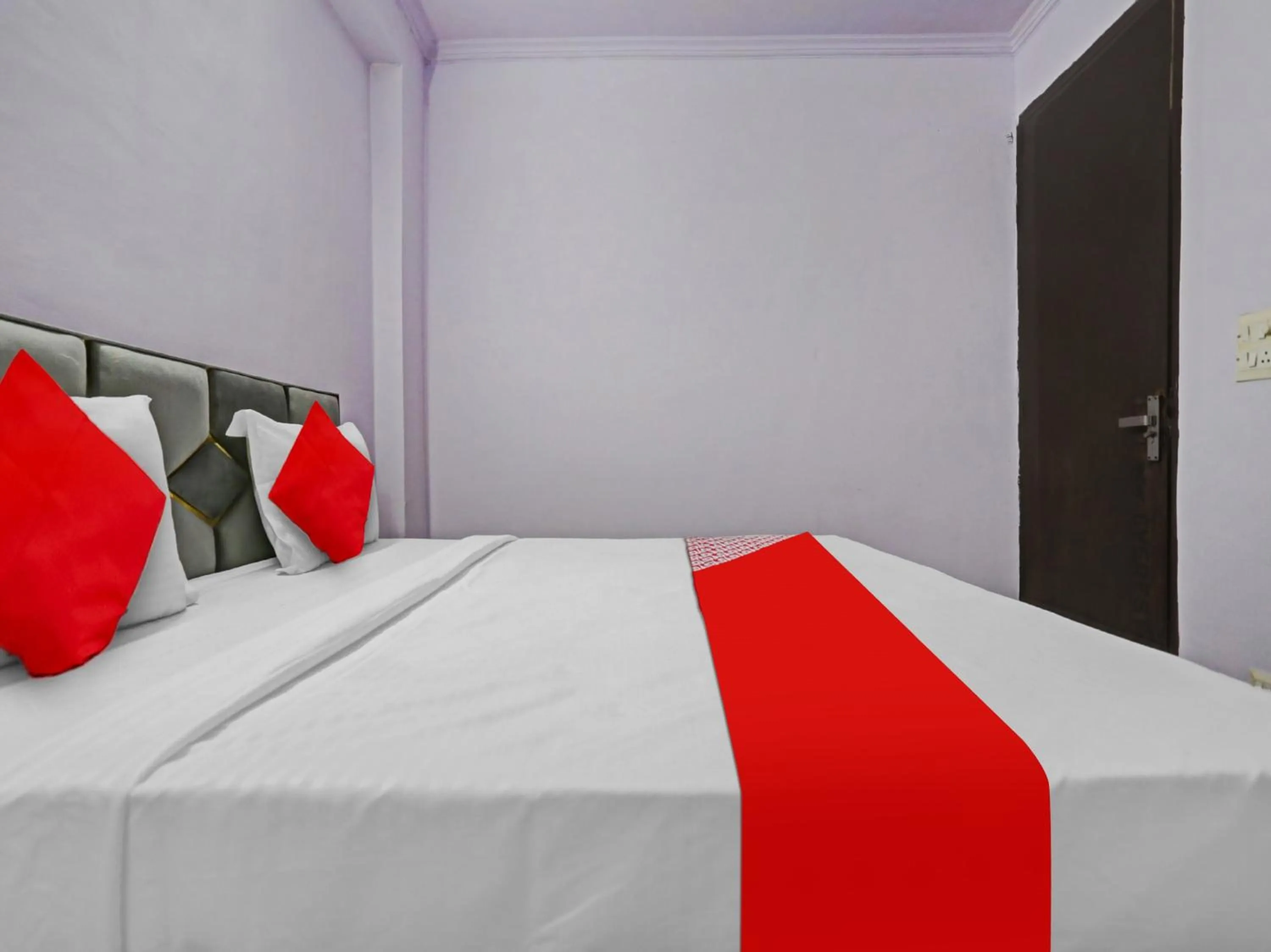 Bedroom, Bed in Hotel O Premium Rooms