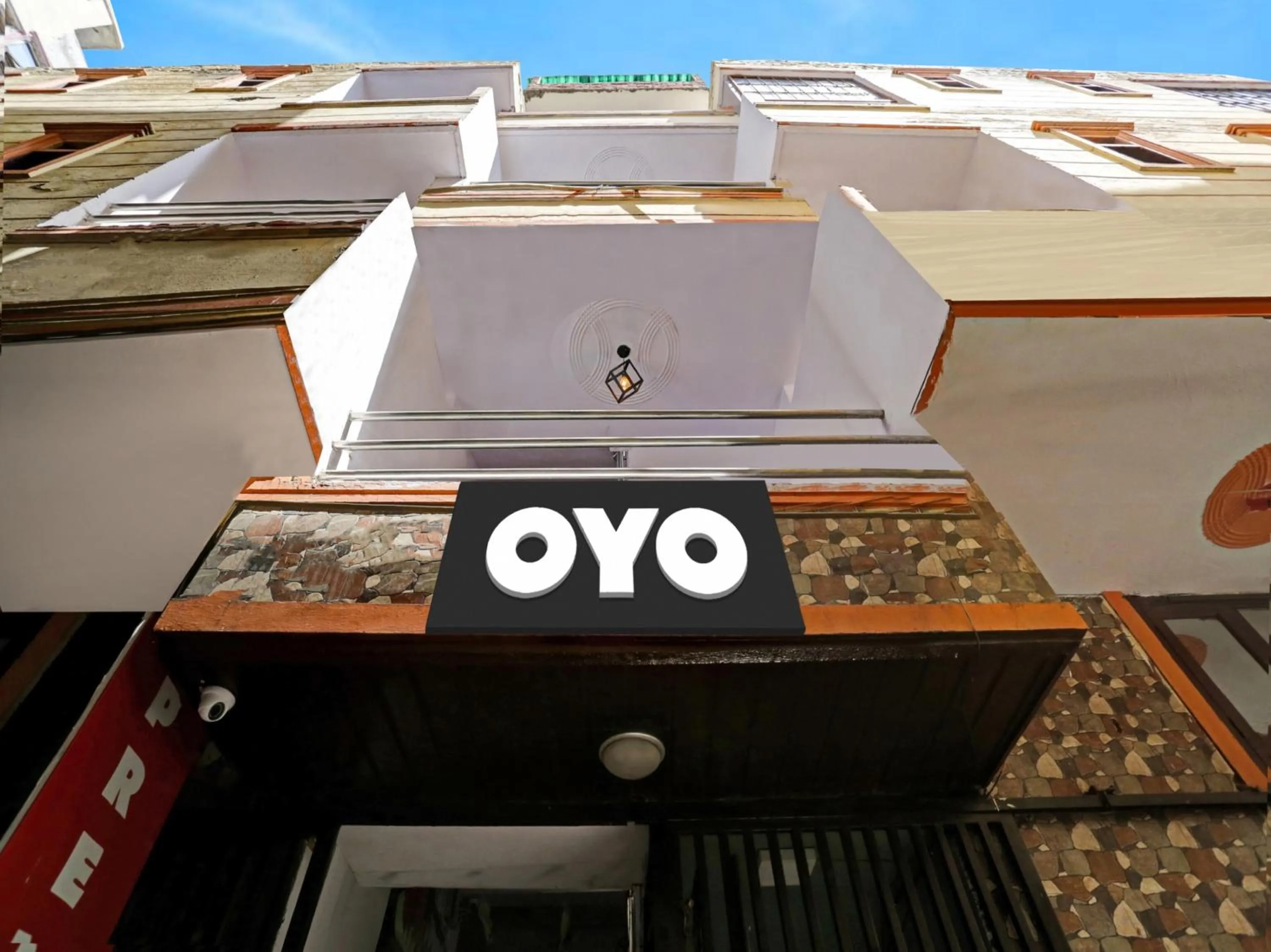 Facade/entrance in Hotel O Premium Rooms