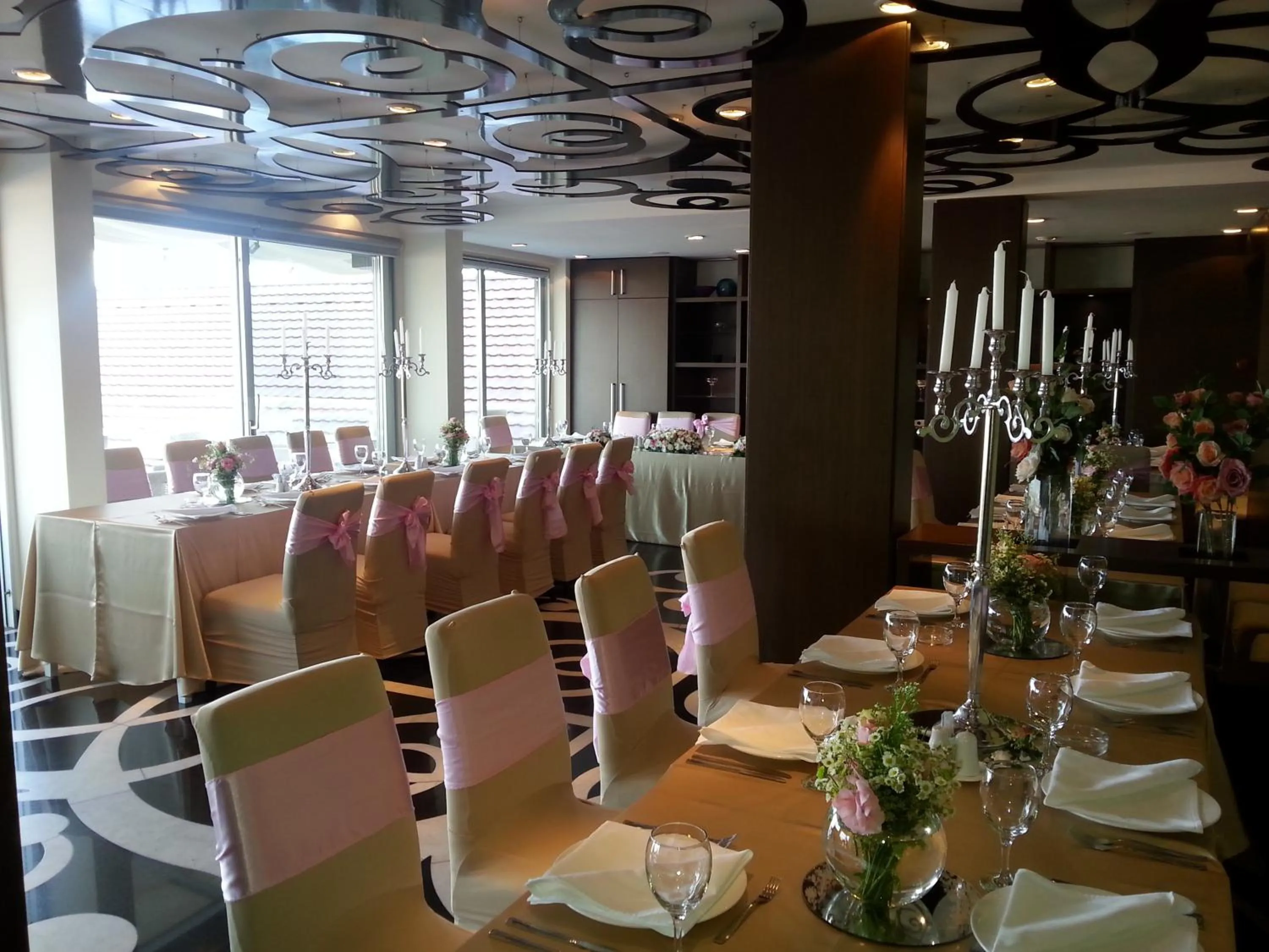 Restaurant/places to eat in Hotel Marica