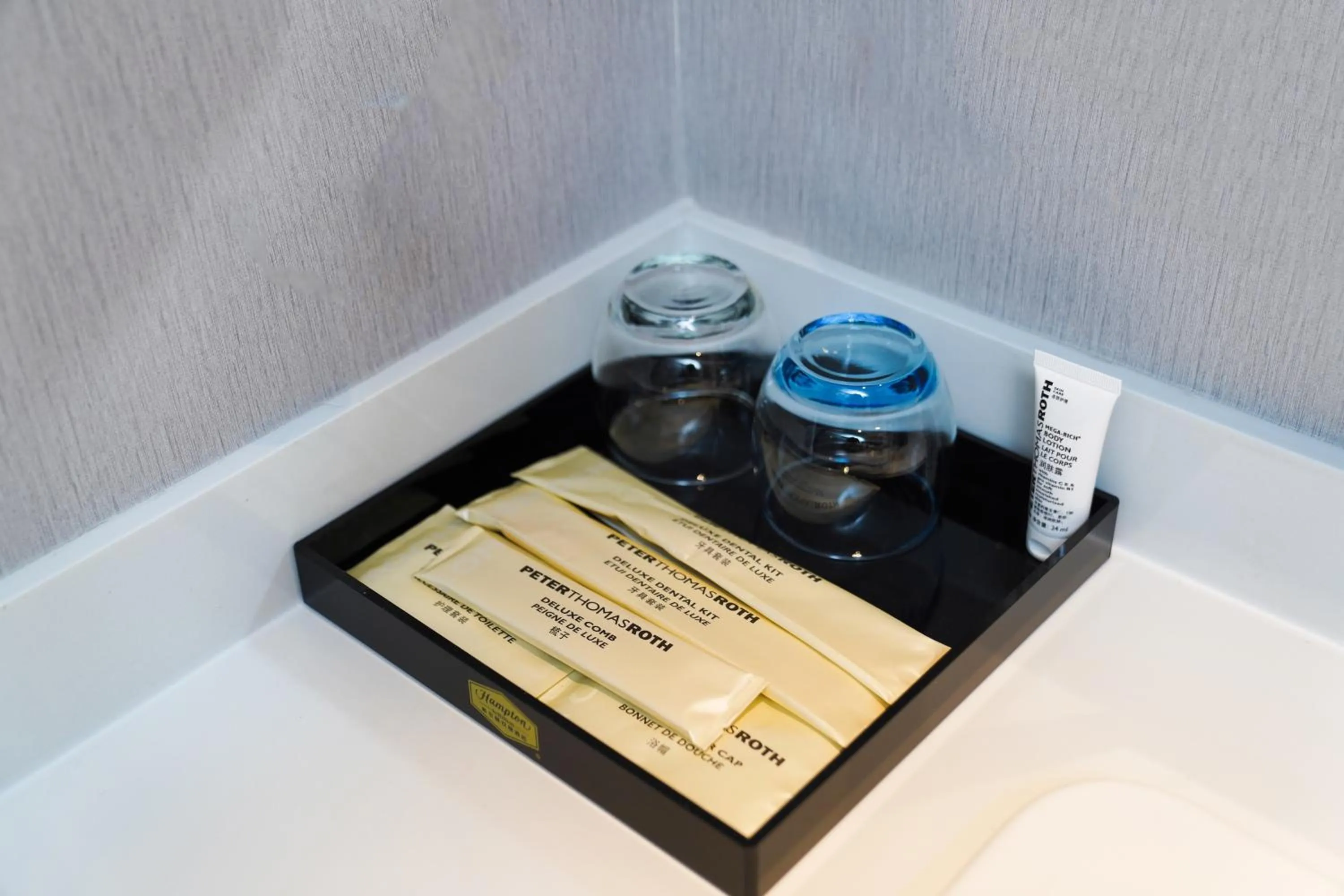 Bathroom in Hampton by Hilton Shenzhen Yuanshan