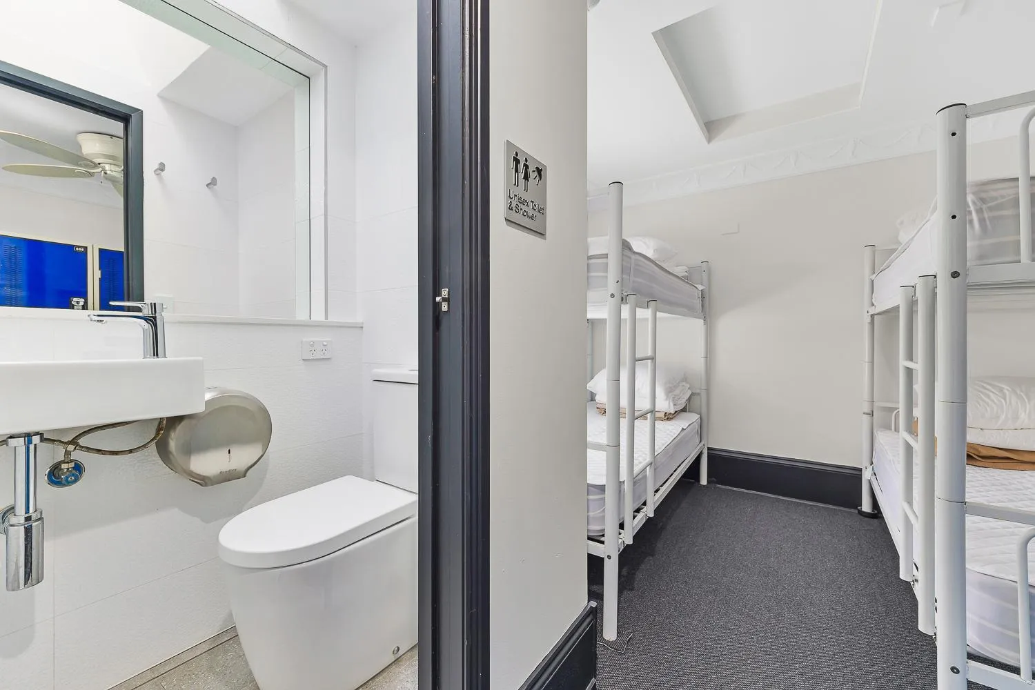 Bed in London Plane Backpackers