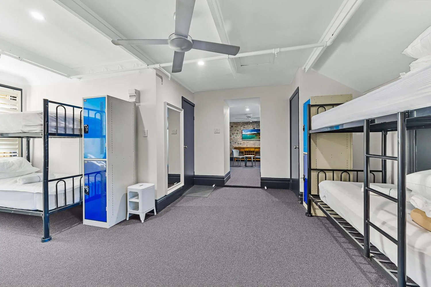 Bed in London Plane Backpackers