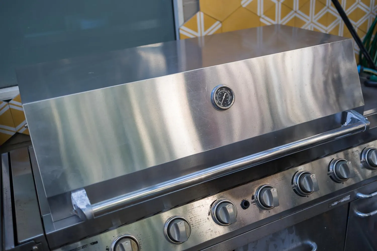 BBQ facilities in London Plane Backpackers