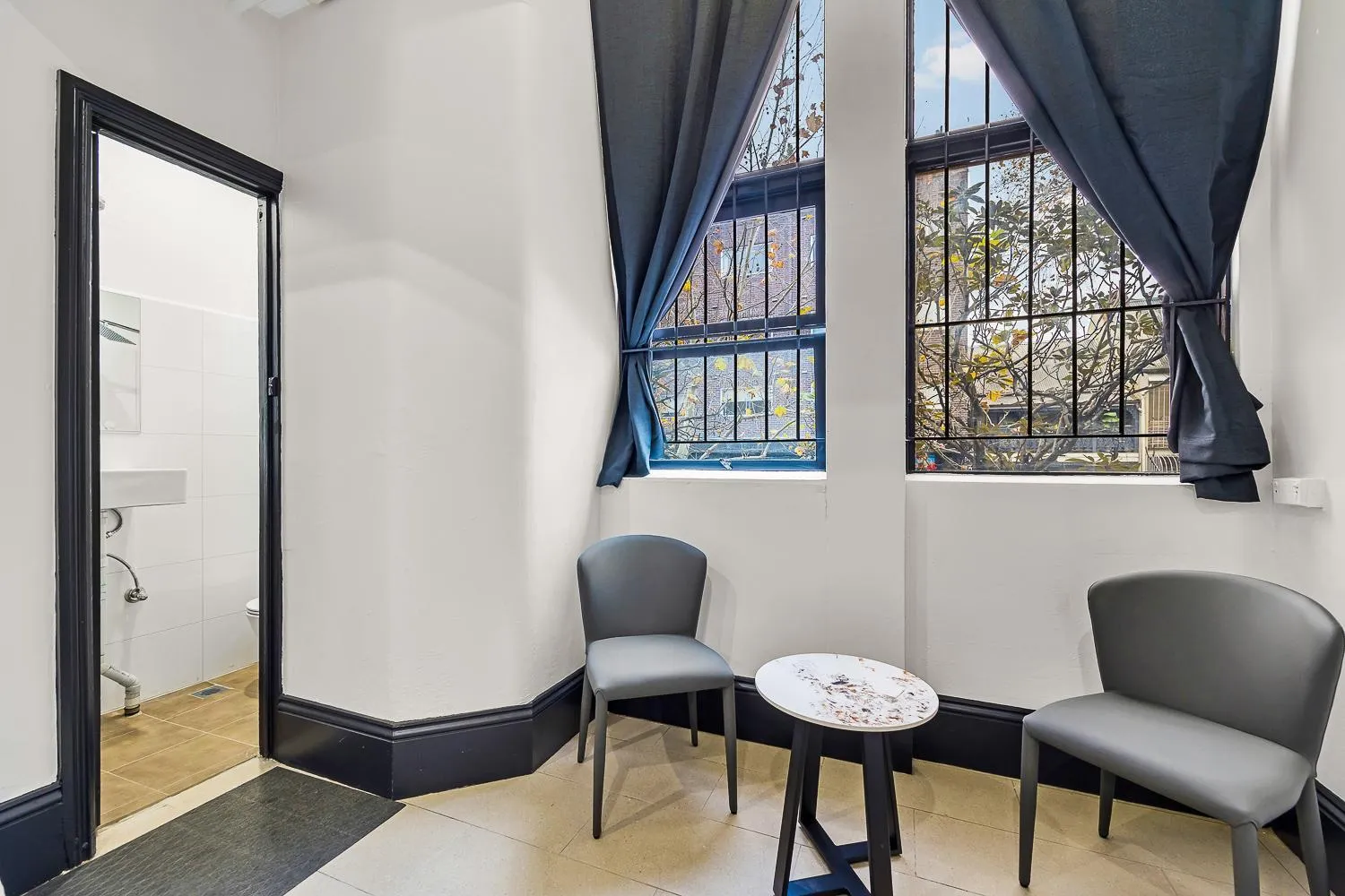 Bedroom in London Plane Backpackers