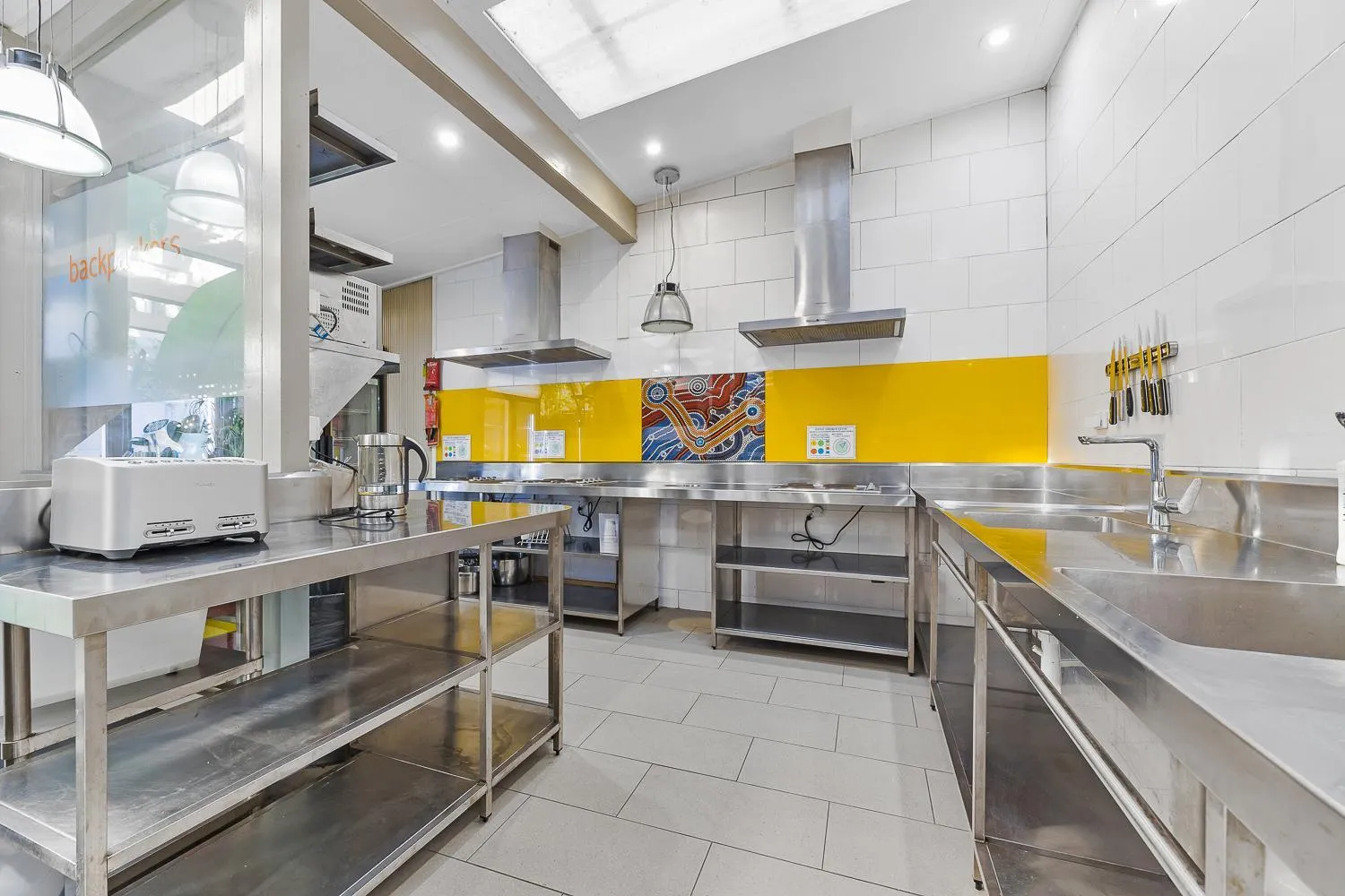 Communal kitchen in London Plane Backpackers