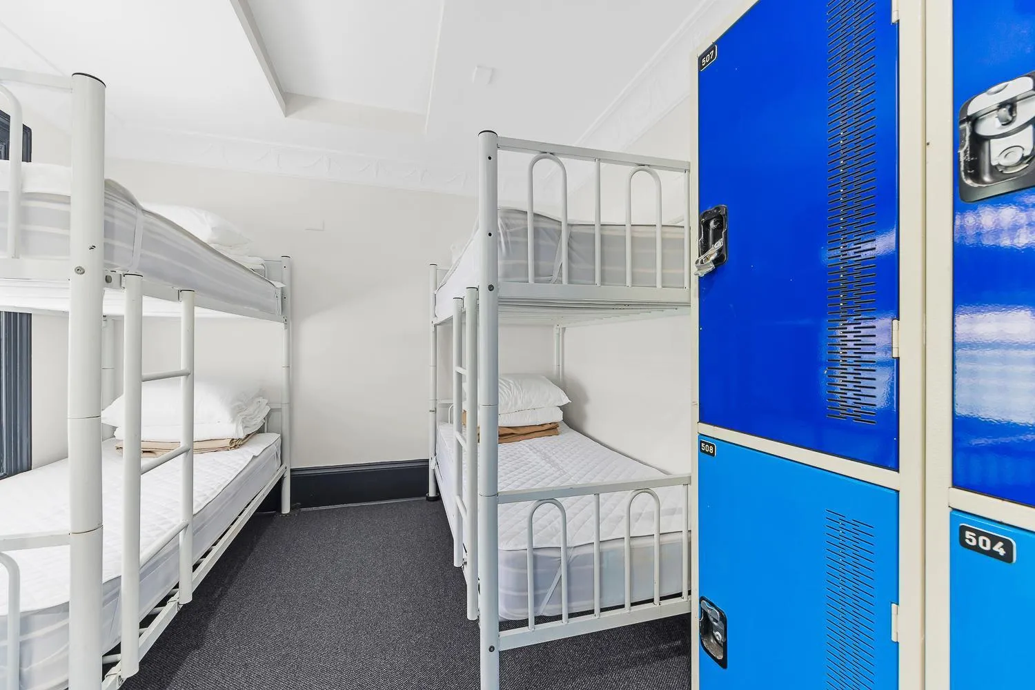 Bed in London Plane Backpackers