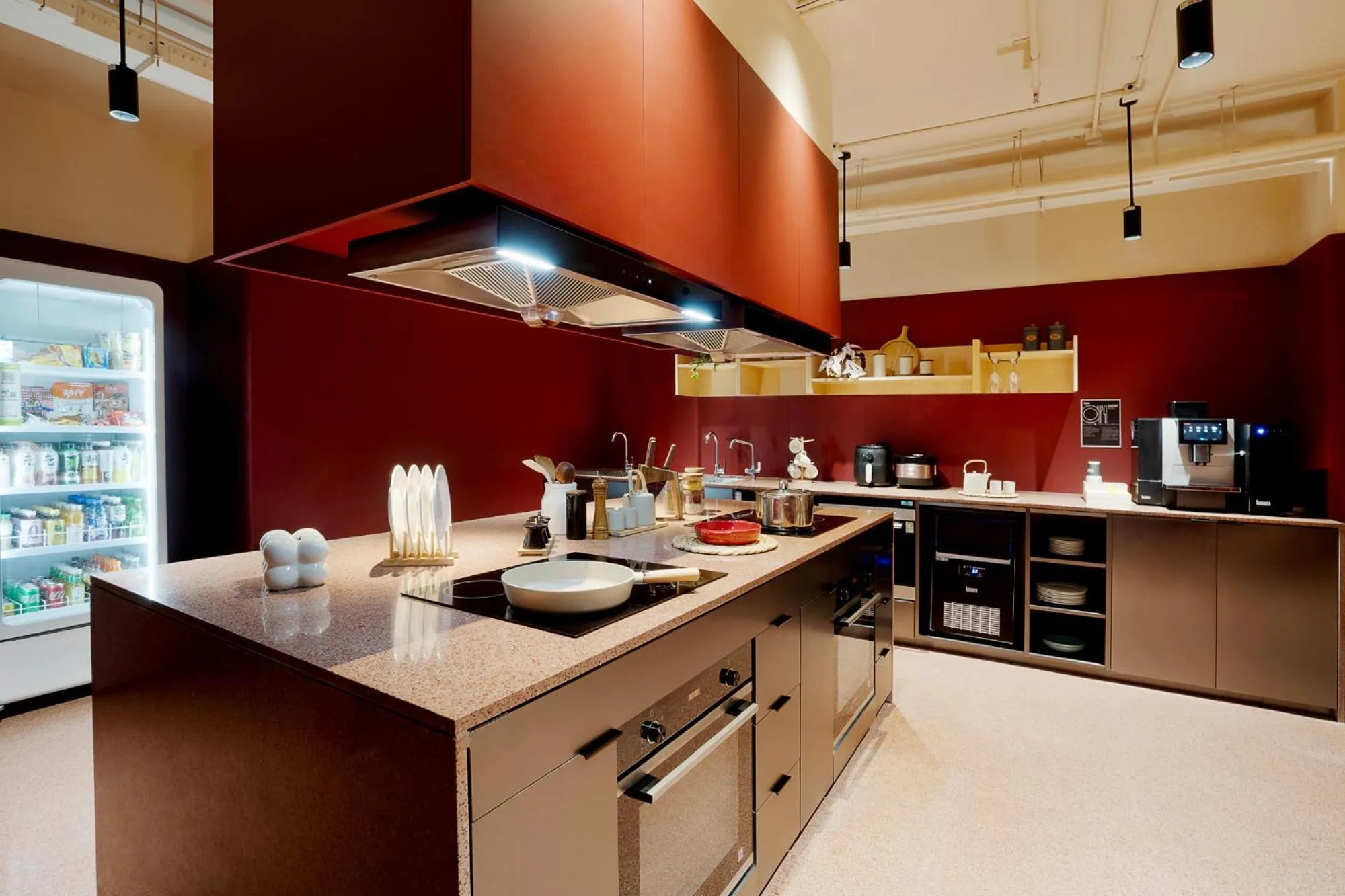 Coffee/tea facilities in base-Beijing Wangfujing Serviced Apartment- in Hutong &Bike rental &Close to Forbidden City, Tian'anmen Square &Subway nearby &Free coffee &Washing machine,Kitchen &Restaurant discount &English speaking &High speed free WiFi