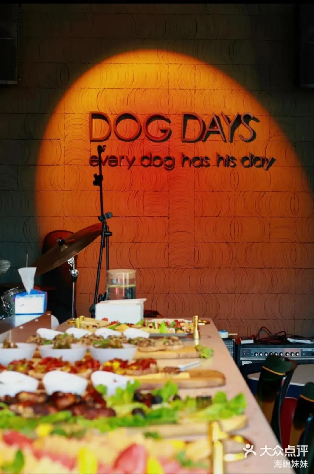 Restaurant/places to eat in base-Beijing Wangfujing Serviced Apartment- in Hutong &Bike rental &Close to Forbidden City, Tian'anmen Square &Subway nearby &Free coffee &Washing machine,Kitchen &Restaurant discount &English speaking &High speed free WiFi