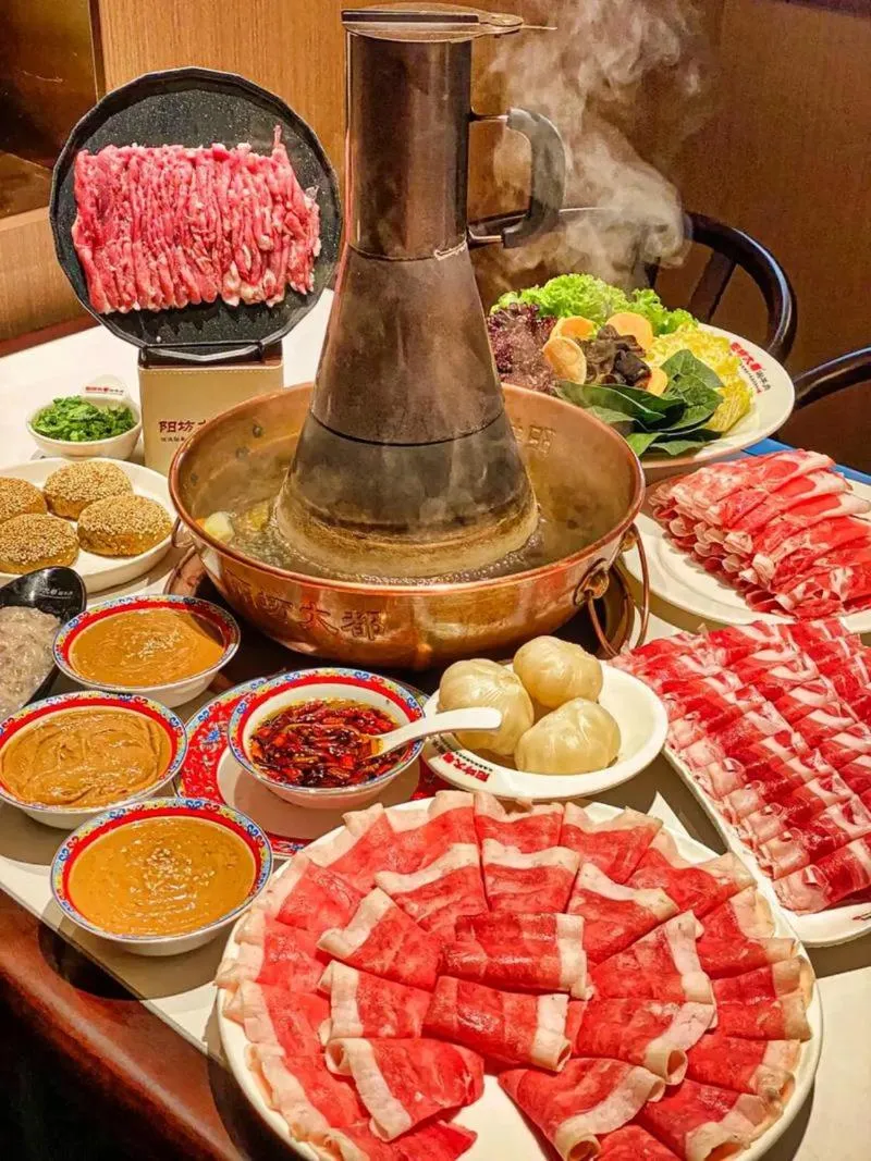 Restaurant/places to eat in base-Beijing Wangfujing Serviced Apartment- in Hutong &Bike rental &Close to Forbidden City, Tian'anmen Square &Subway nearby &Free coffee &Washing machine,Kitchen &Restaurant discount &English speaking &High speed free WiFi