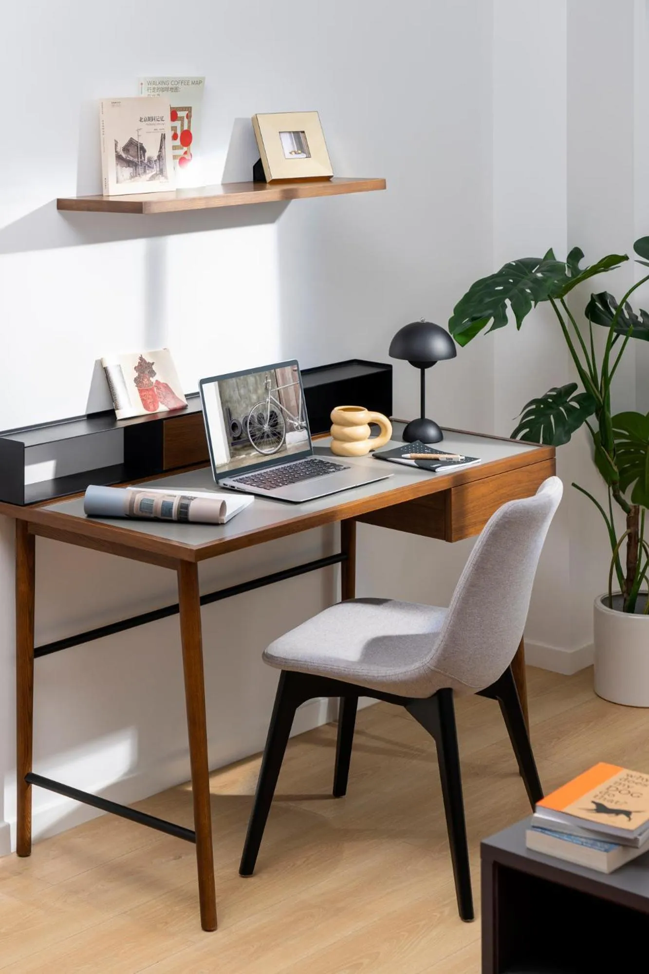 Seating area in base-Beijing Wangfujing Serviced Apartment- in Hutong &Bike rental &Close to Forbidden City, Tian'anmen Square &Subway nearby &Free coffee &Washing machine,Kitchen &Restaurant discount &English speaking &High speed free WiFi