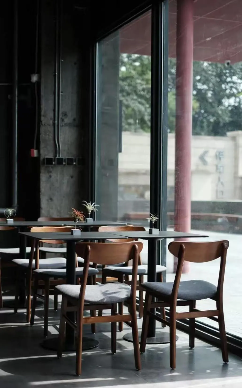 Restaurant/places to eat in base-Beijing Wangfujing Serviced Apartment- in Hutong &Bike rental &Close to Forbidden City, Tian'anmen Square &Subway nearby &Free coffee &Washing machine,Kitchen &Restaurant discount &English speaking &High speed free WiFi