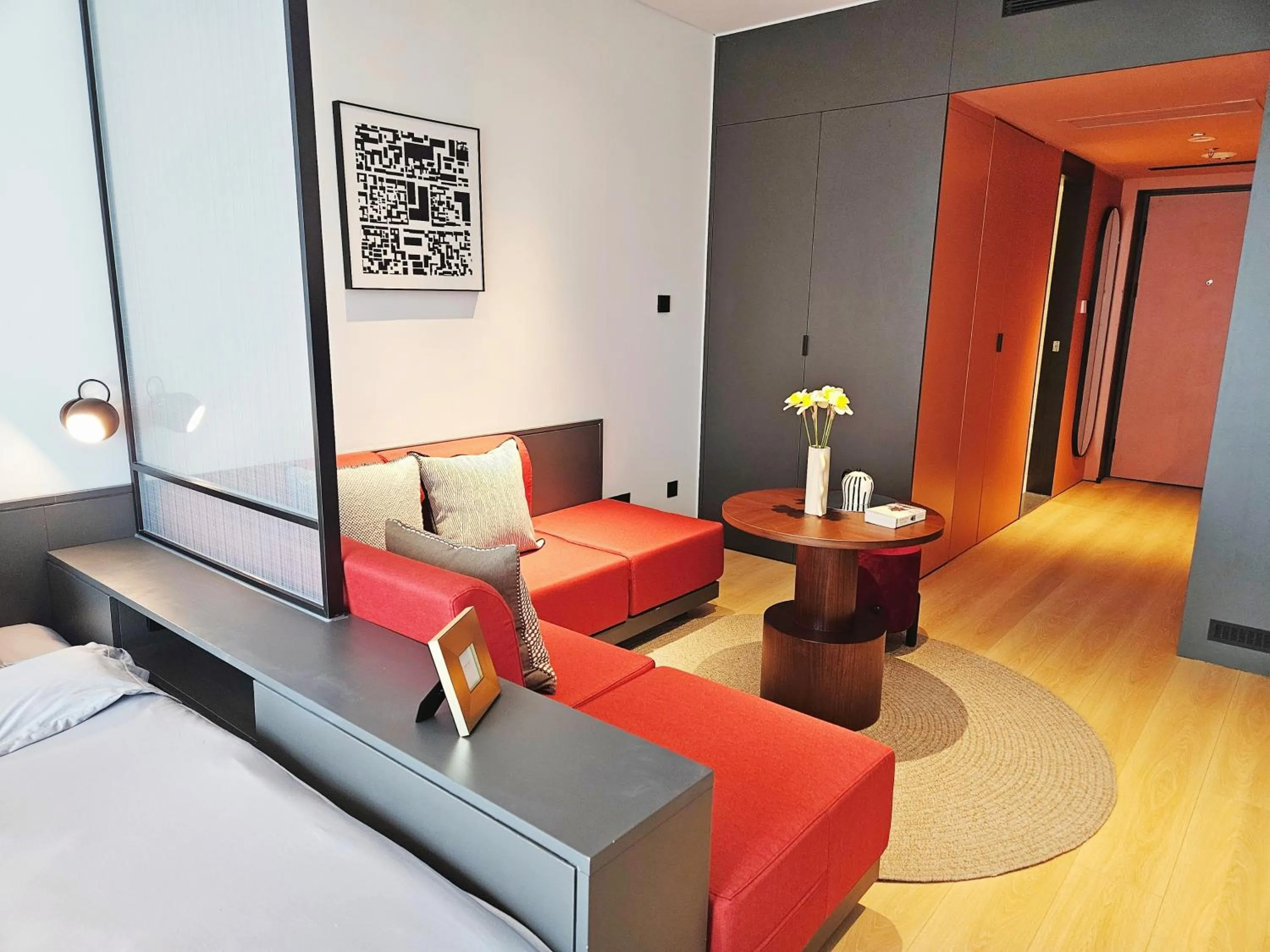 Living room, Bed in base-Beijing Wangfujing Serviced Apartment- in Hutong &Bike rental &Close to Forbidden City, Tian'anmen Square &Subway nearby &Free coffee &Washing machine,Kitchen &Restaurant discount &English speaking &High speed free WiFi