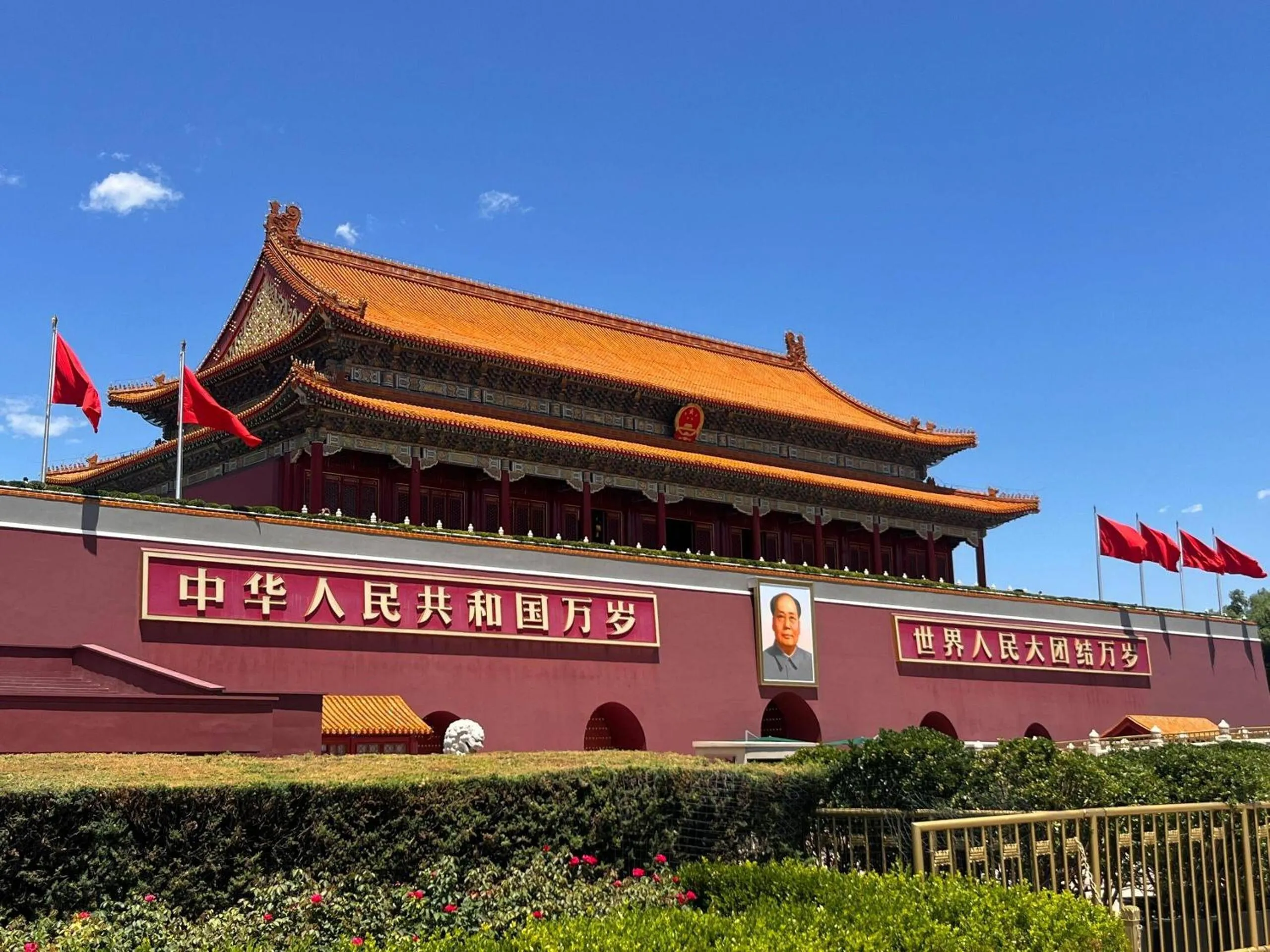 Nearby landmark in base-Beijing Wangfujing Serviced Apartment- in Hutong &Bike rental &Close to Forbidden City, Tian'anmen Square &Subway nearby &Free coffee &Washing machine,Kitchen &Restaurant discount &English speaking &High speed free WiFi