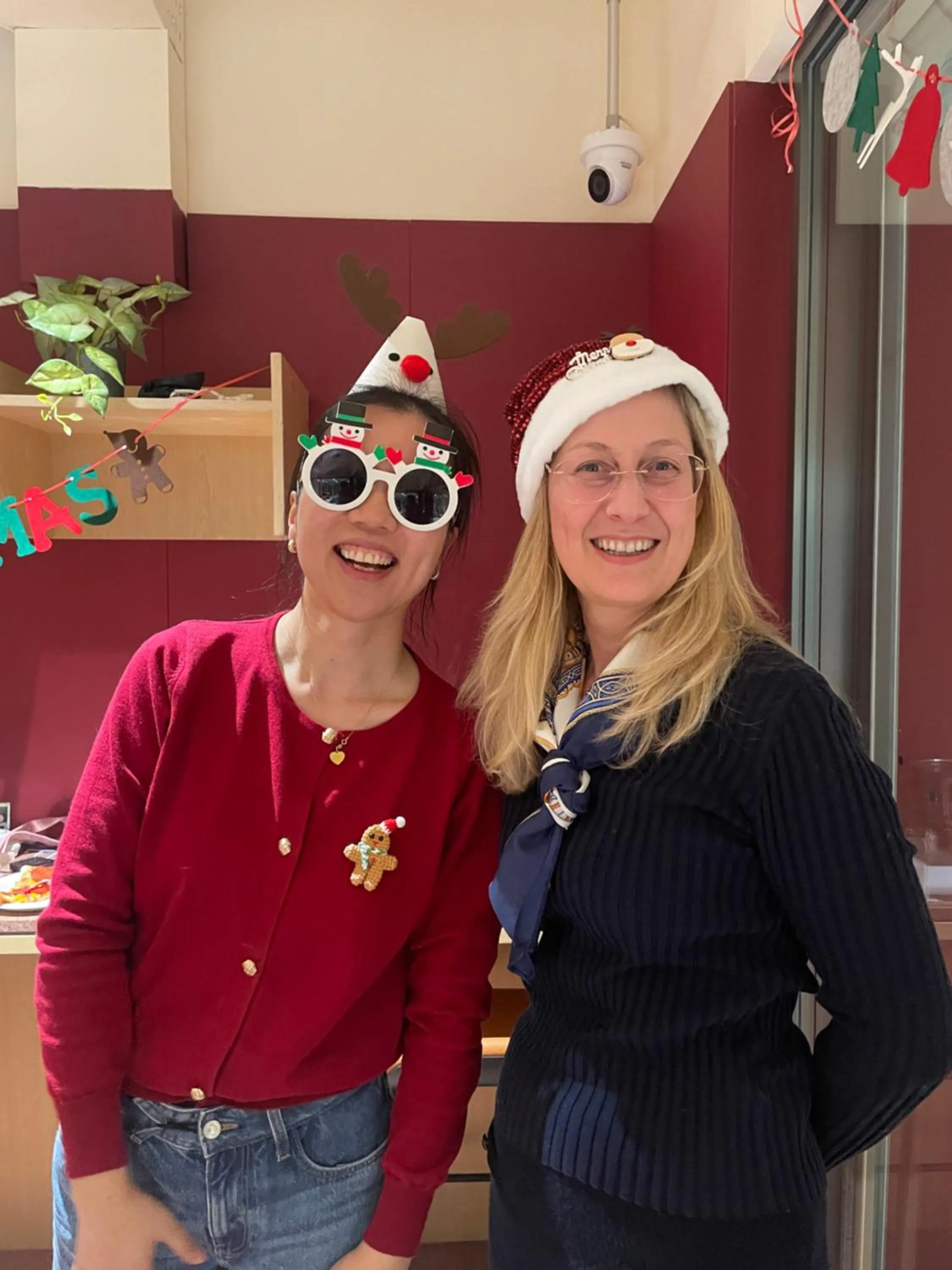 People in base-Beijing Wangfujing Serviced Apartment- in Hutong &Bike rental &Close to Forbidden City, Tian'anmen Square &Subway nearby &Free coffee &Washing machine,Kitchen &Restaurant discount &English speaking &High speed free WiFi