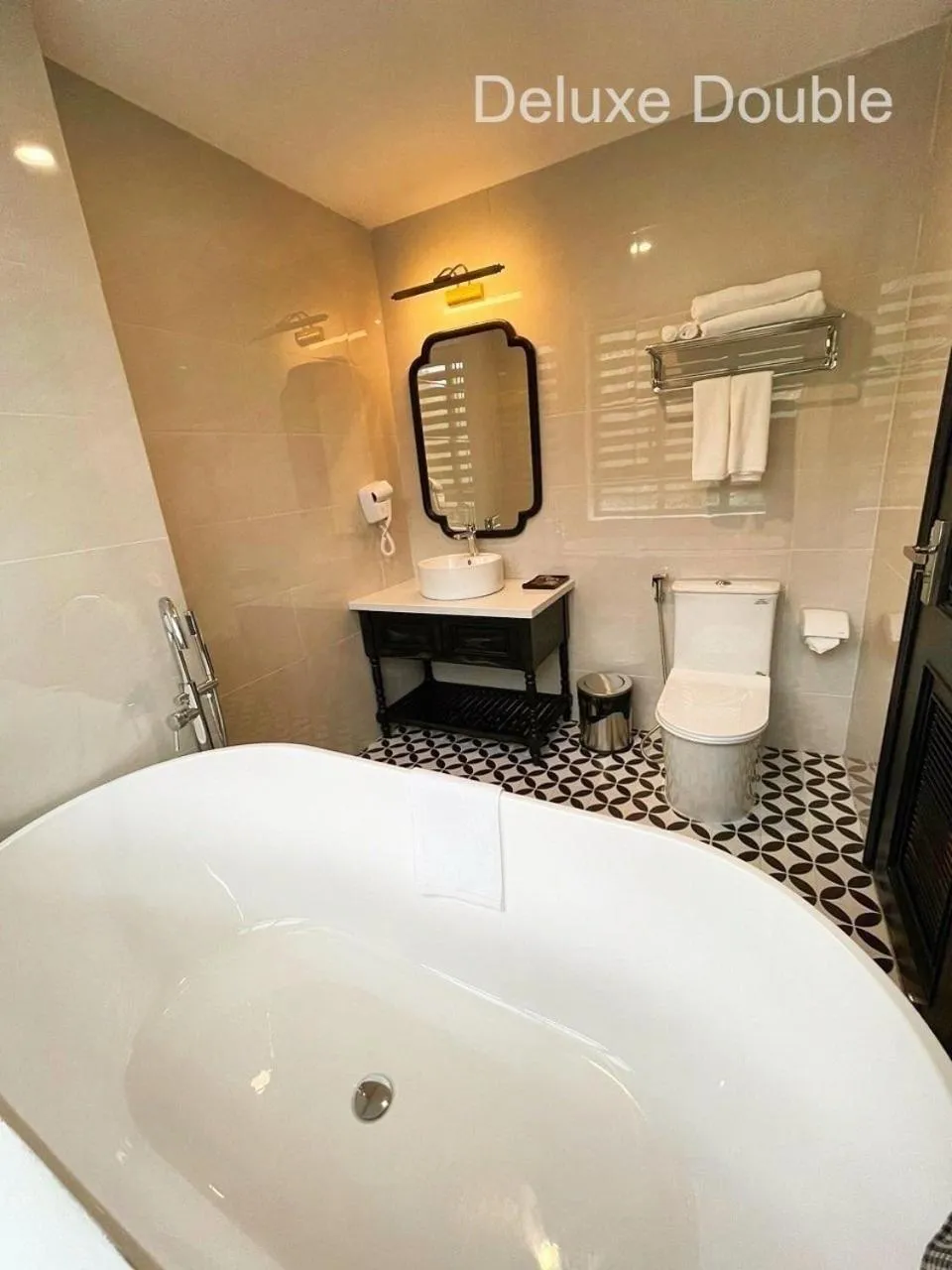 Toilet in Moma Paris Hotel Ninh Bình