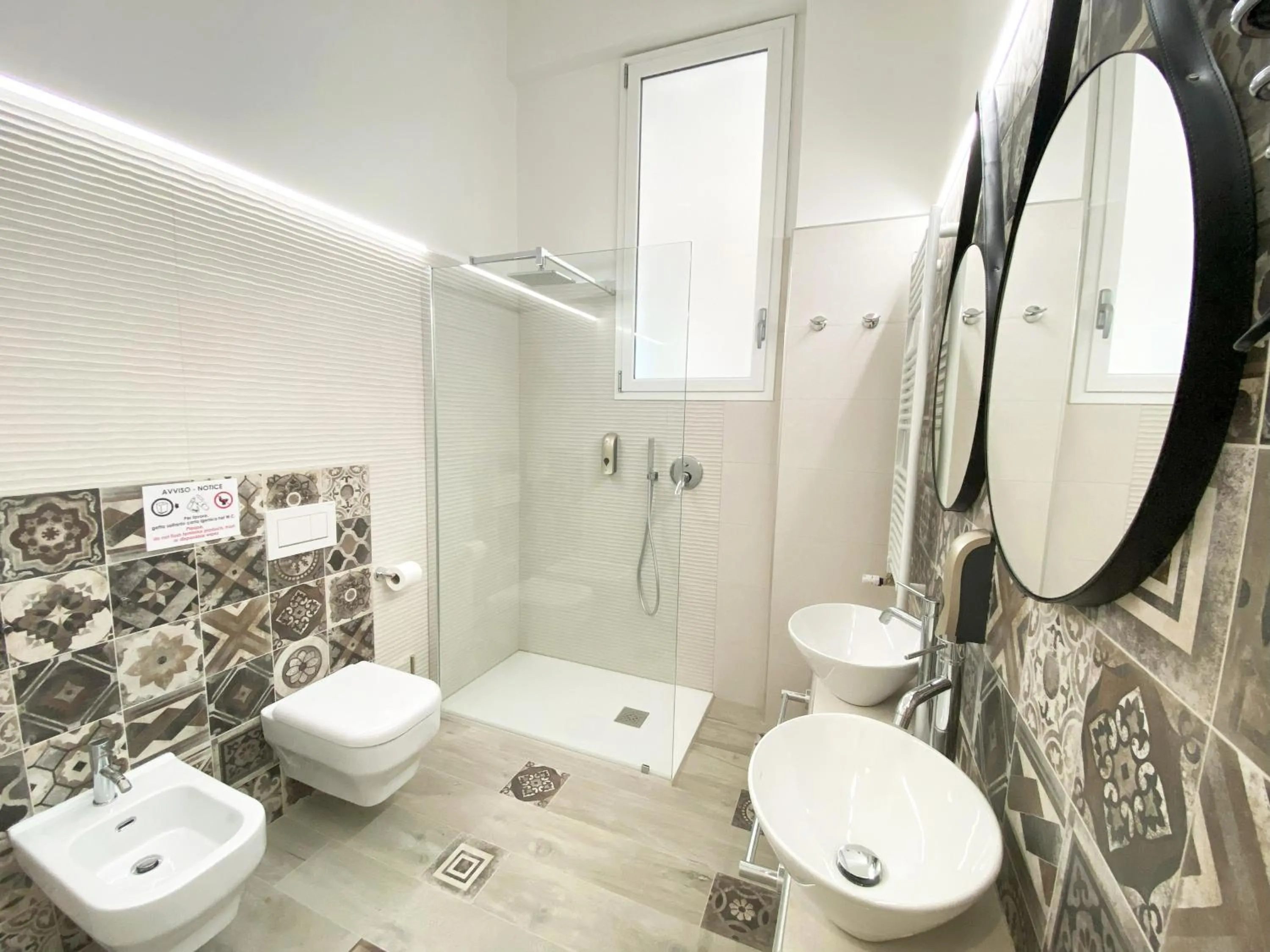 Shower in Casa Granatelli