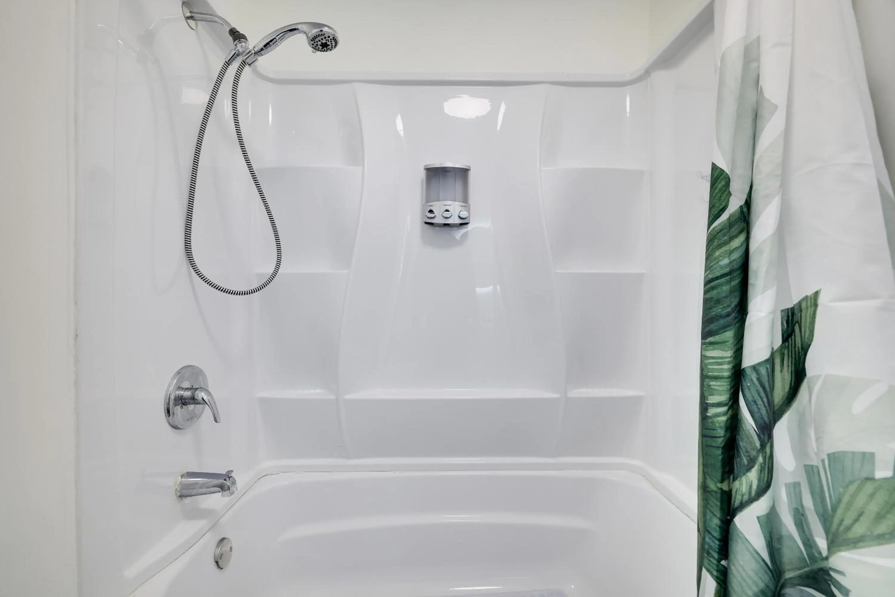 Bath in Stunning Poconos Villa- Hot Tub, Pool, Game Room, BBQ & more