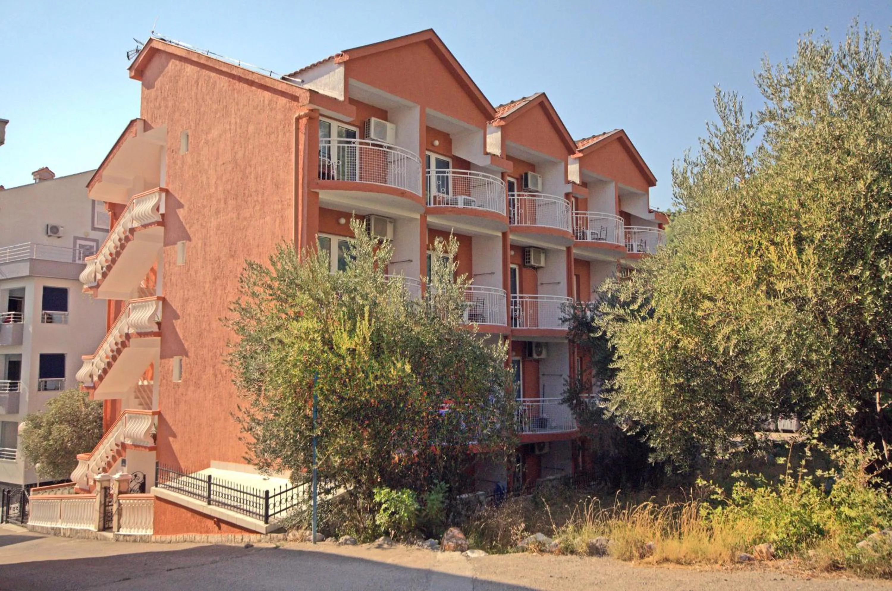 Property building in Villa San Marco