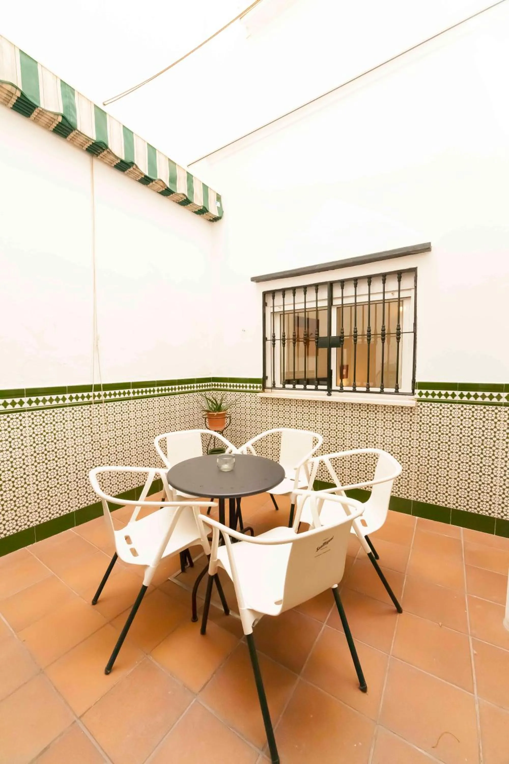 SF - Shiny Apartment in City Centre