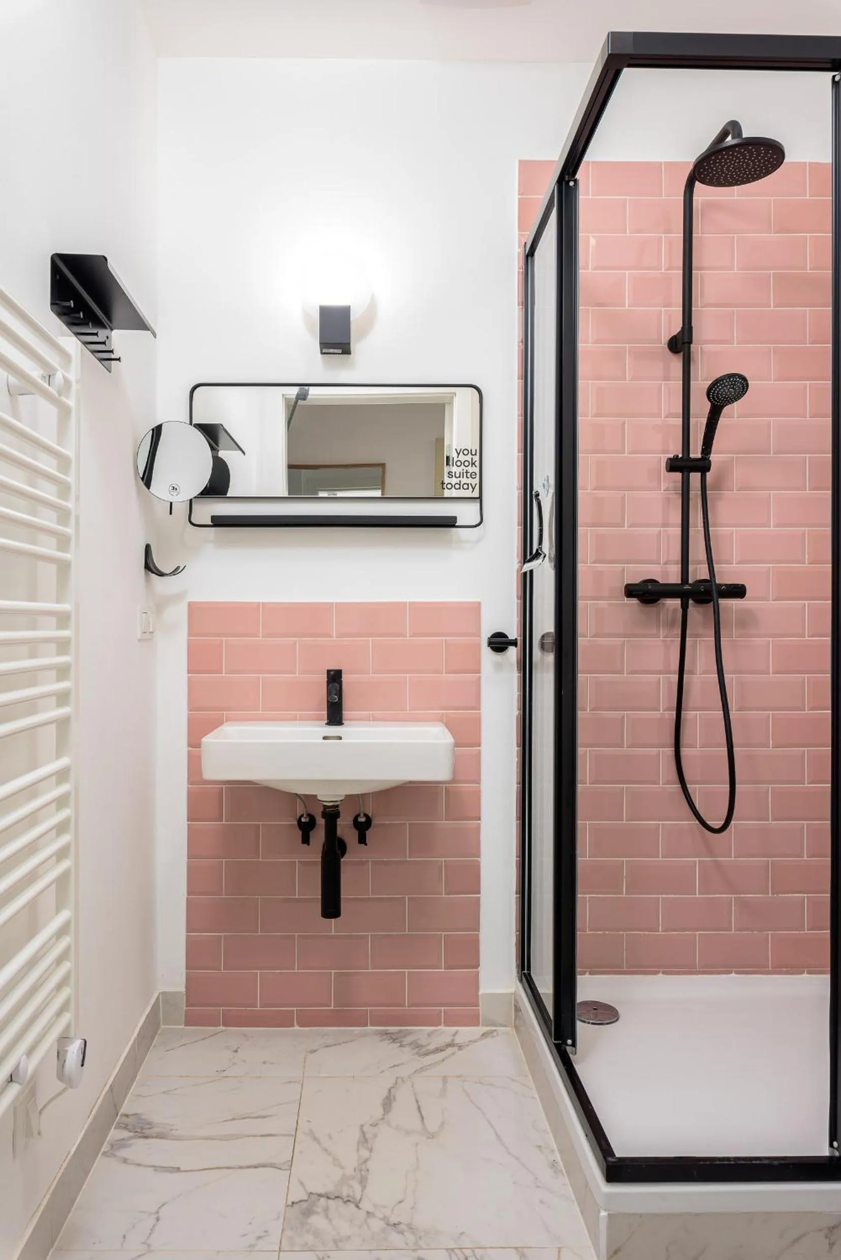 Shower in Limehome Vienna Karajangasse