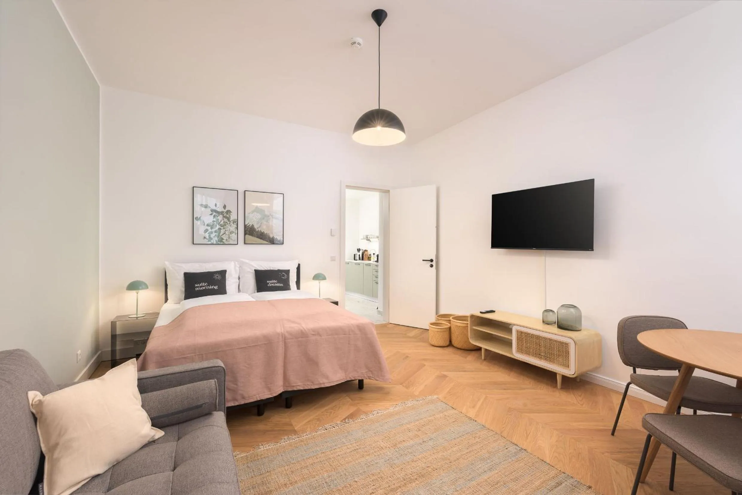 TV and multimedia, Bed in Limehome Vienna Karajangasse