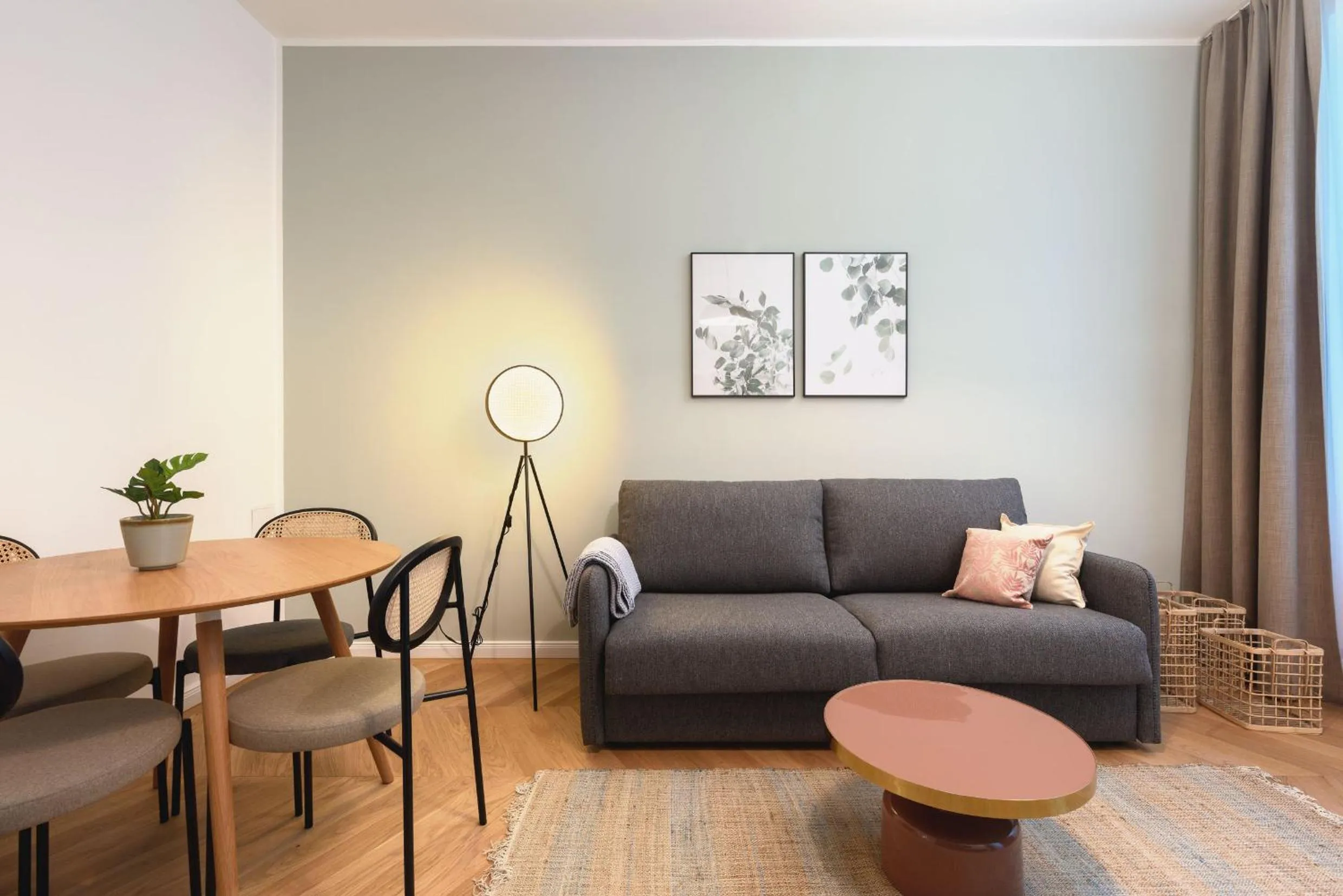 Seating area in Limehome Vienna Karajangasse