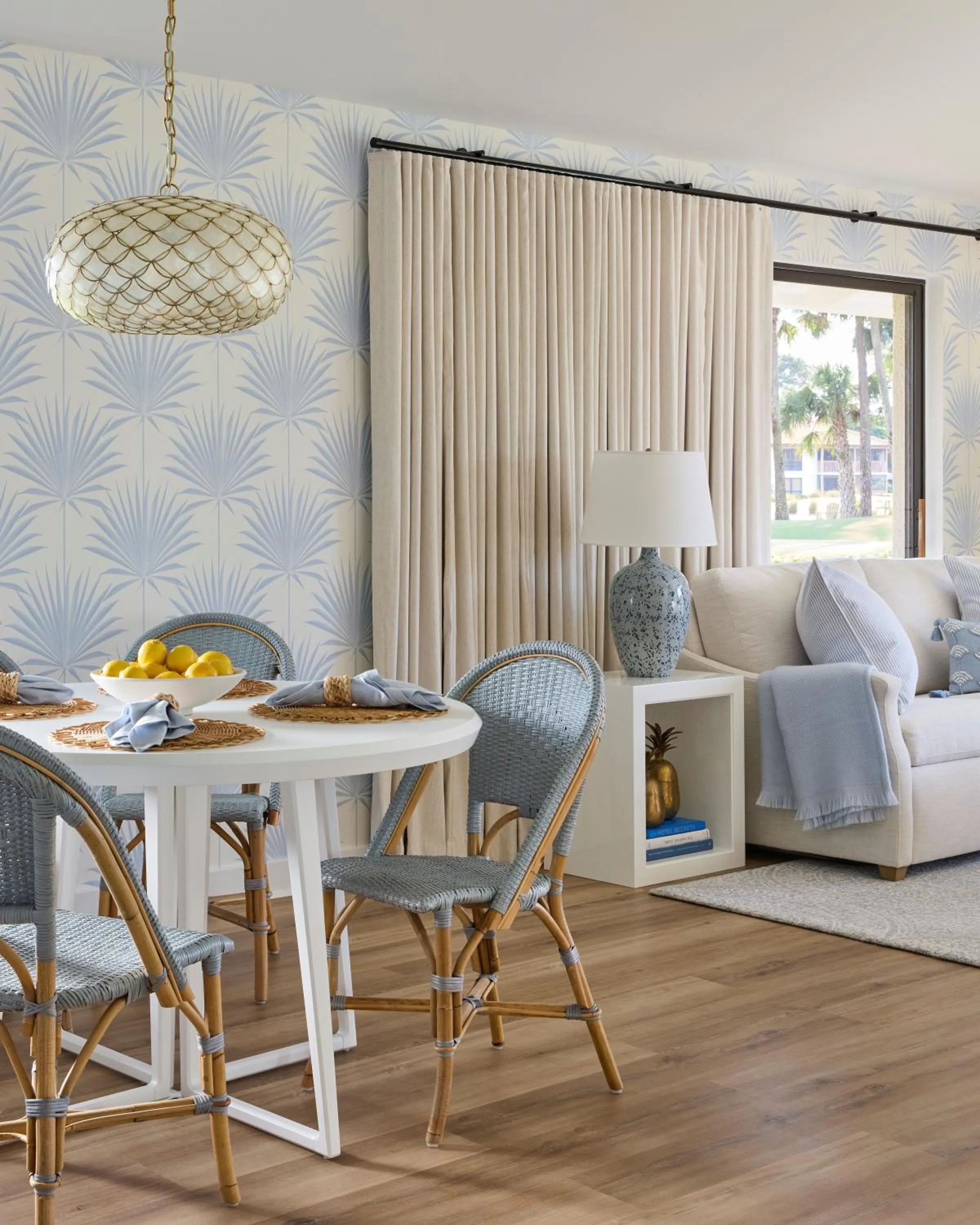 Living room in The Cottages at PGA National Resort