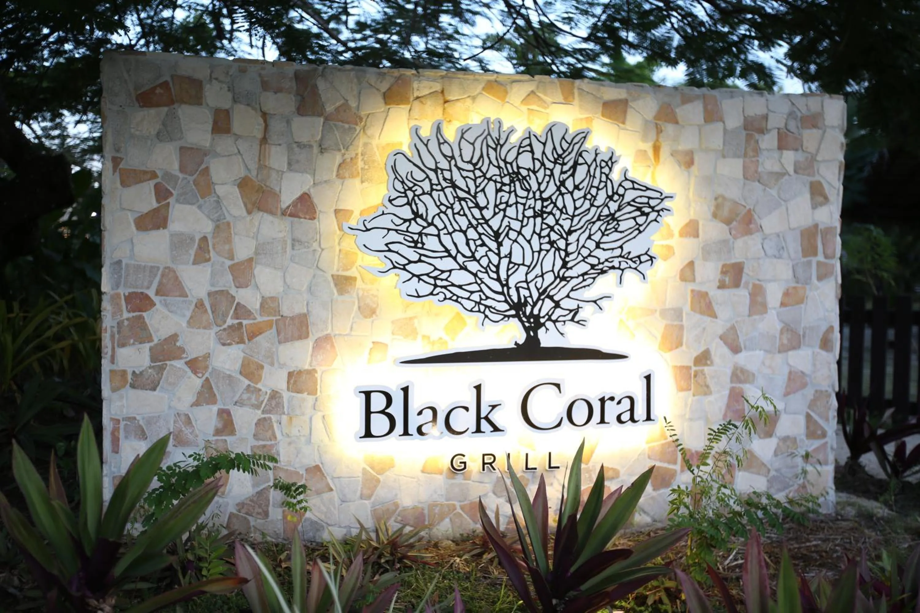 Restaurant/places to eat in Plantation Island Resort