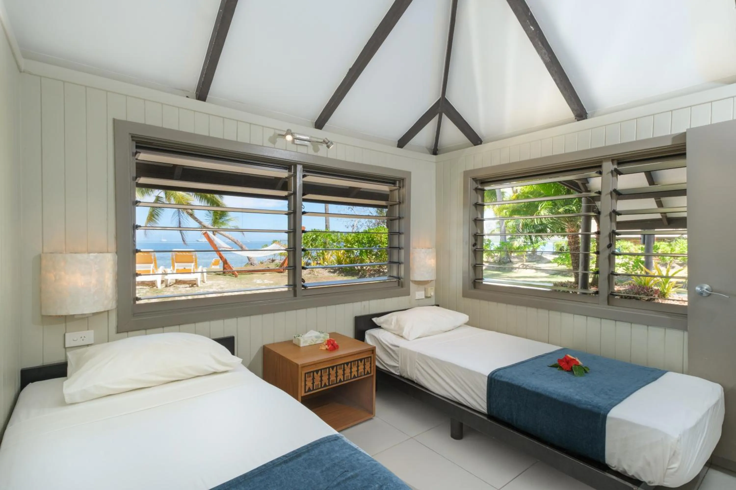 Bed in Plantation Island Resort
