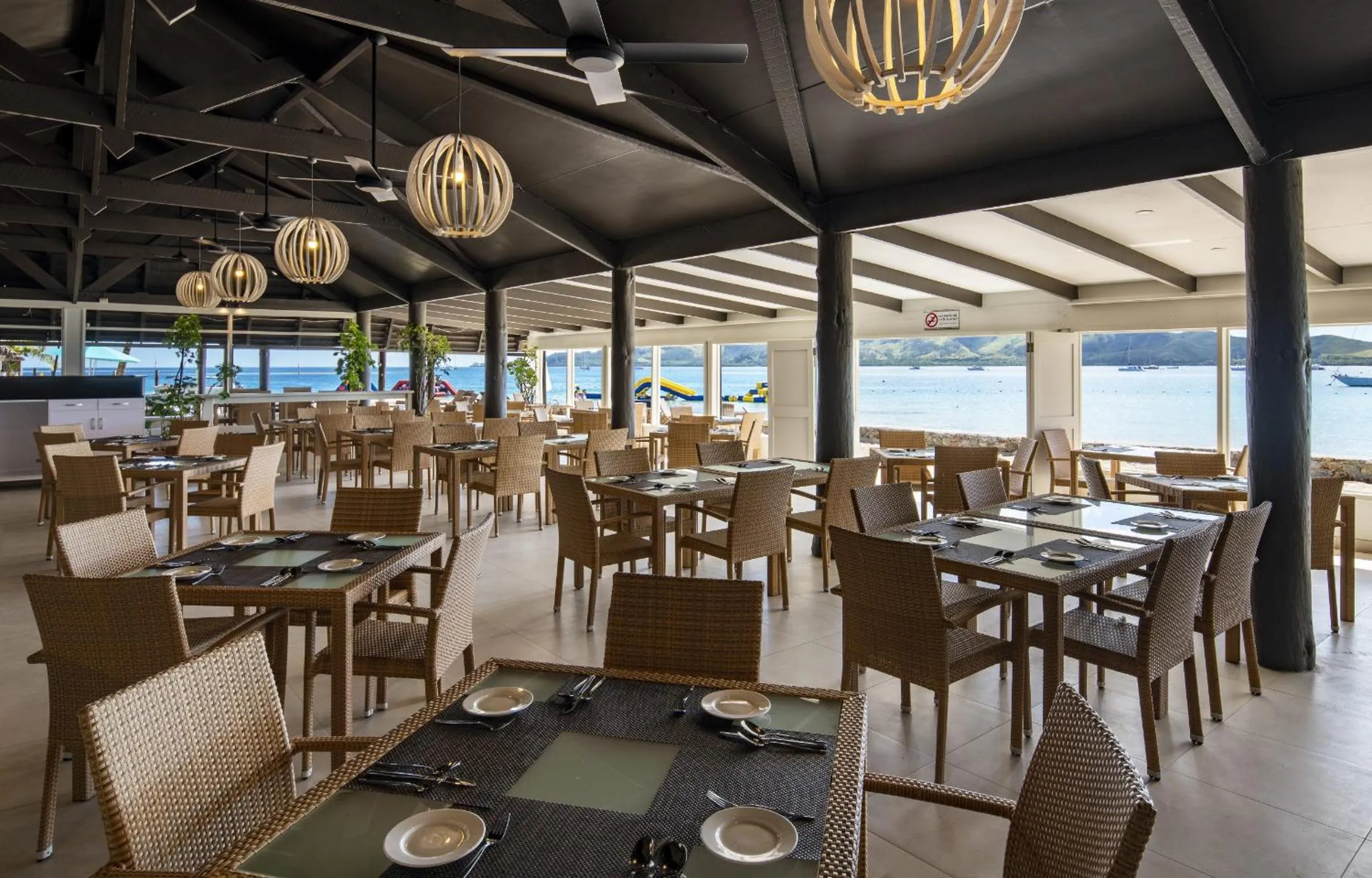 Restaurant/places to eat in Plantation Island Resort