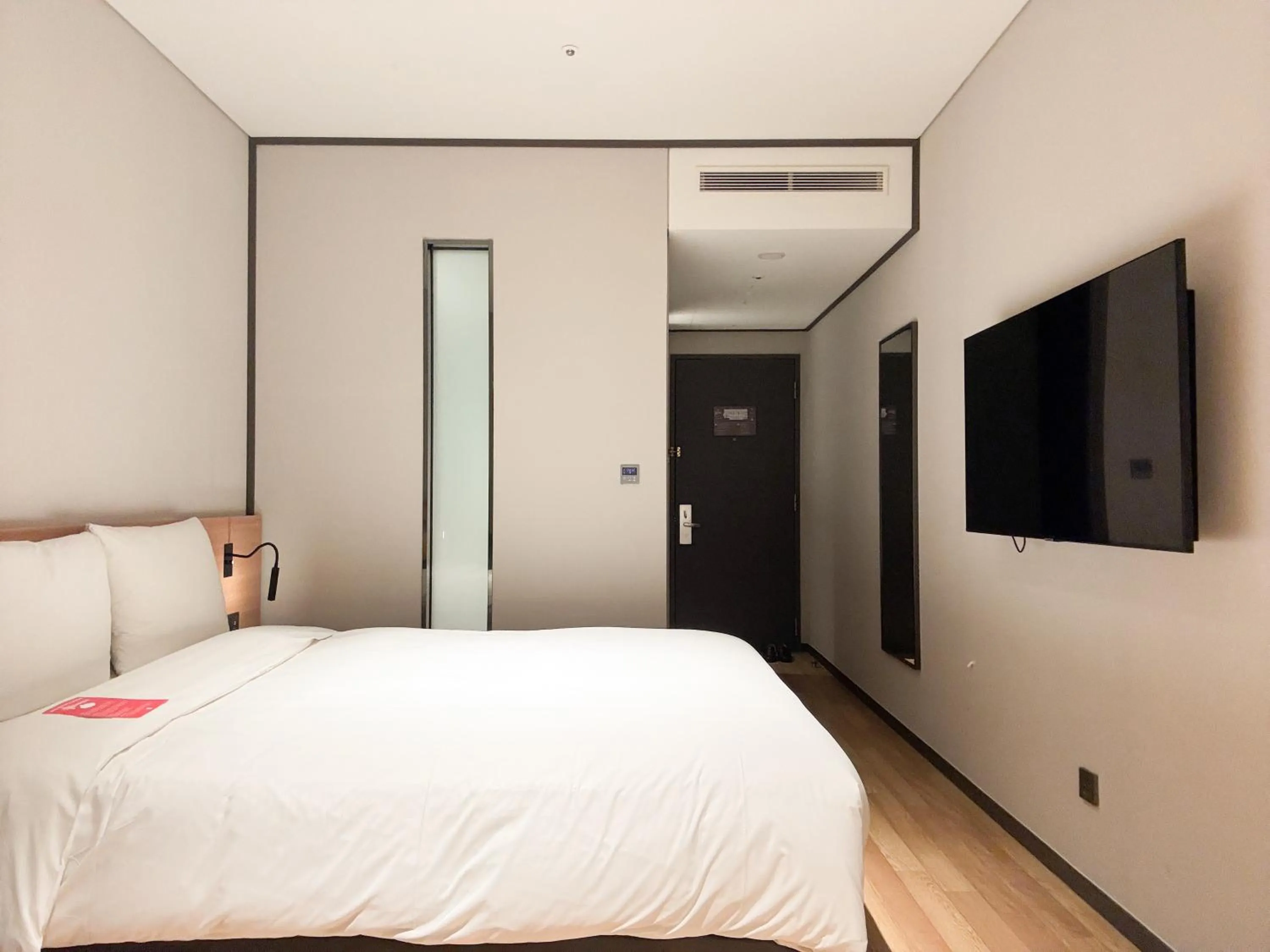 Bed in Ibis Ambassador Suwon