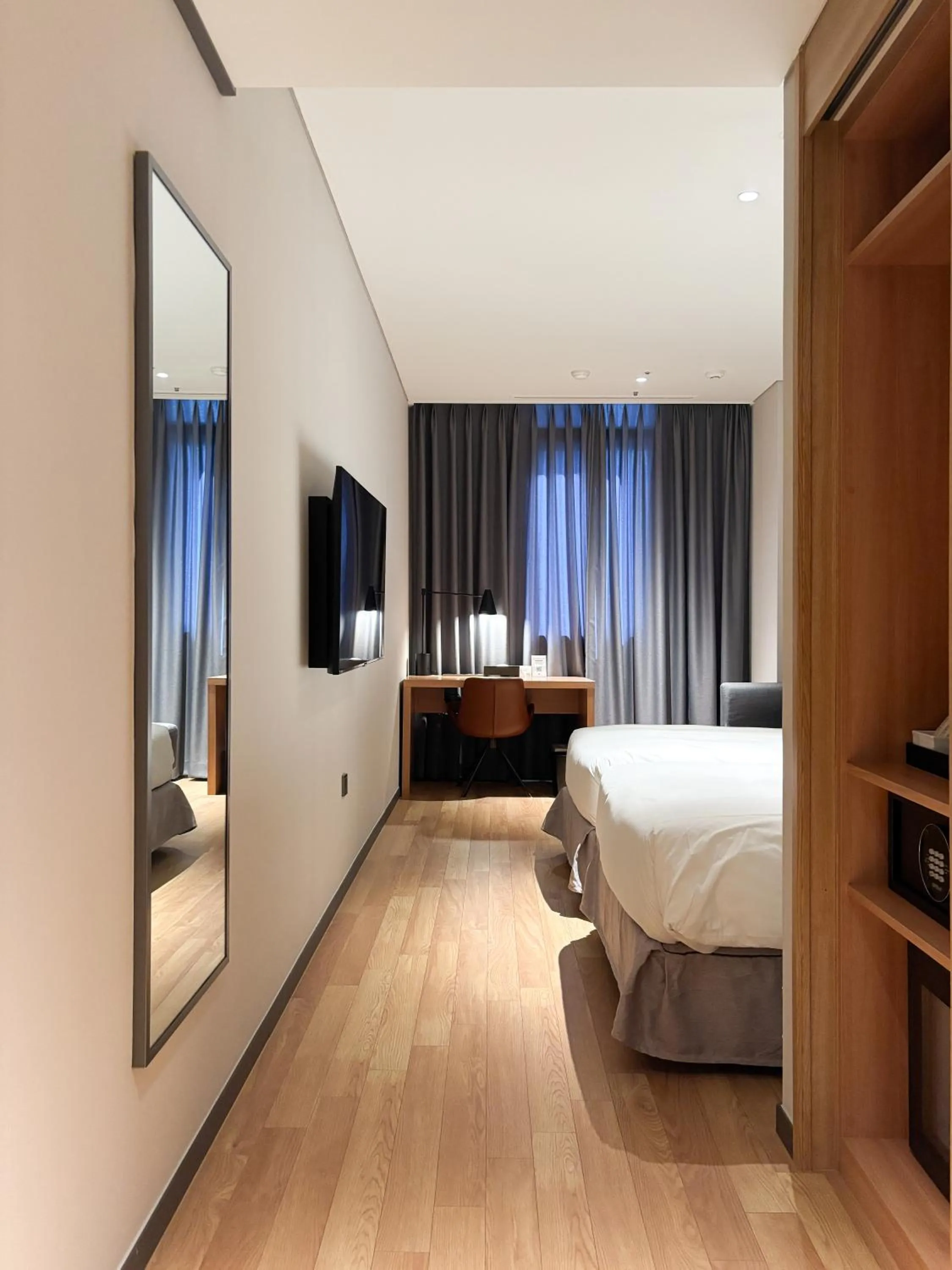 TV and multimedia, Bed in Ibis Ambassador Suwon