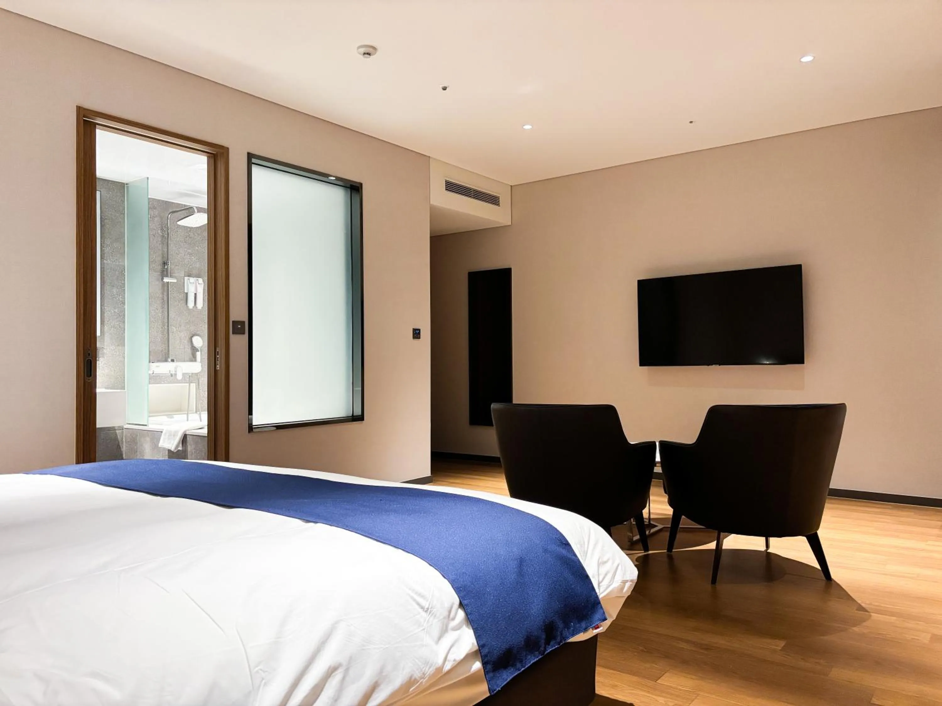 Bed in Ibis Ambassador Suwon