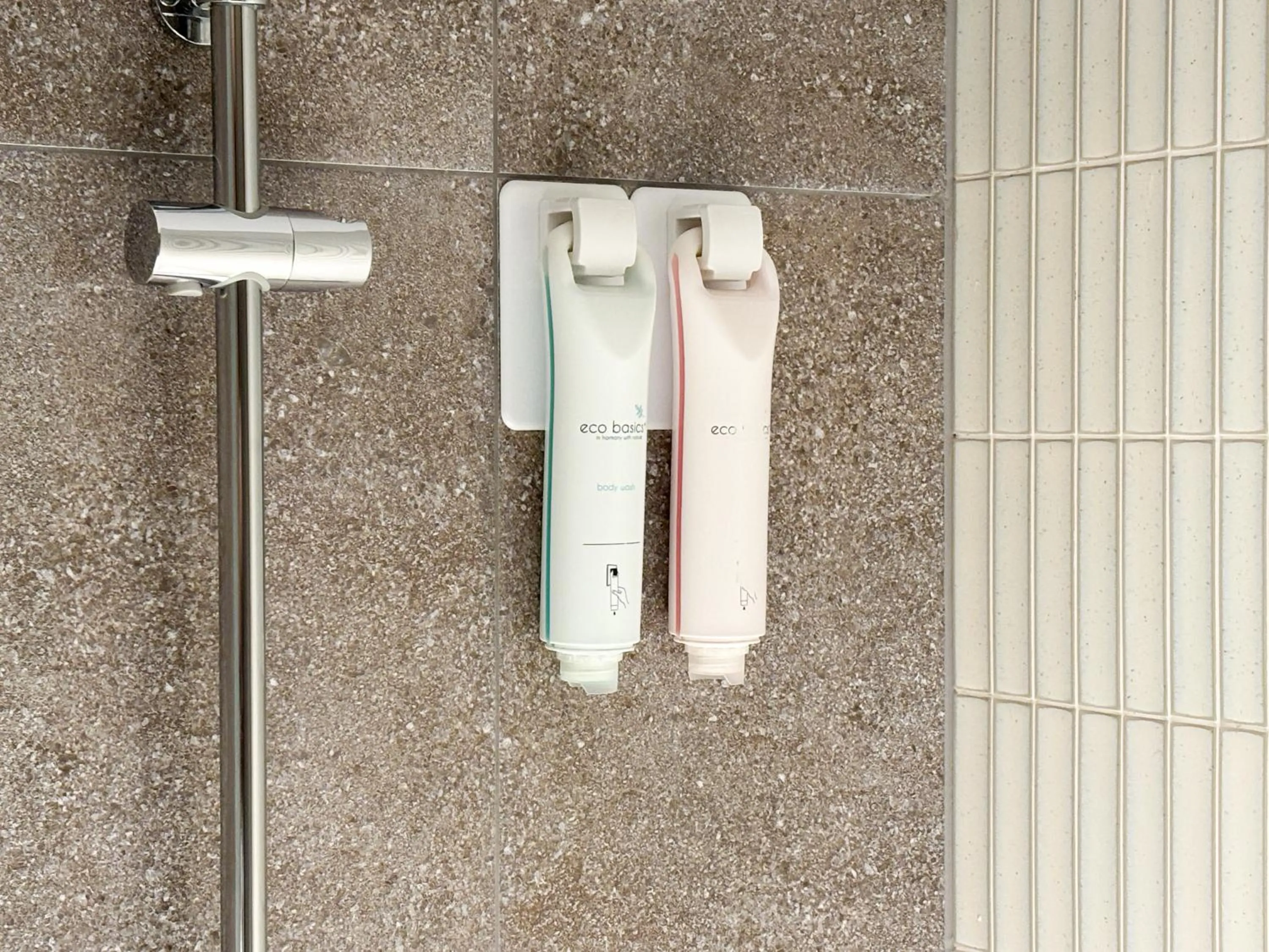 Shower in Ibis Ambassador Suwon