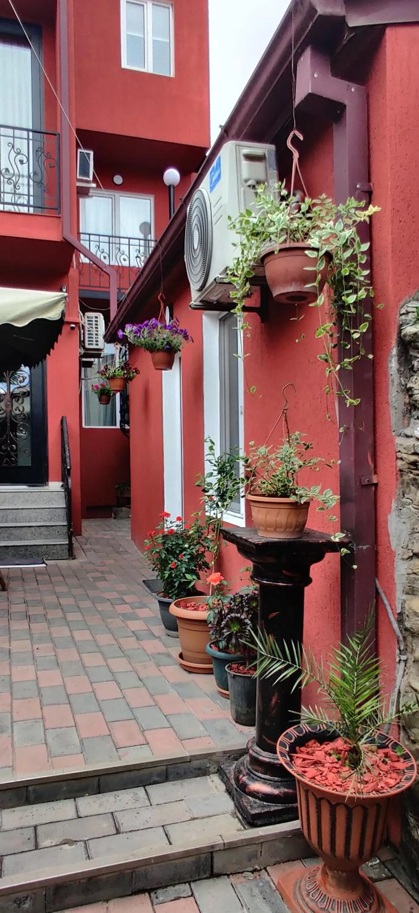 Property building in Mimino T&G