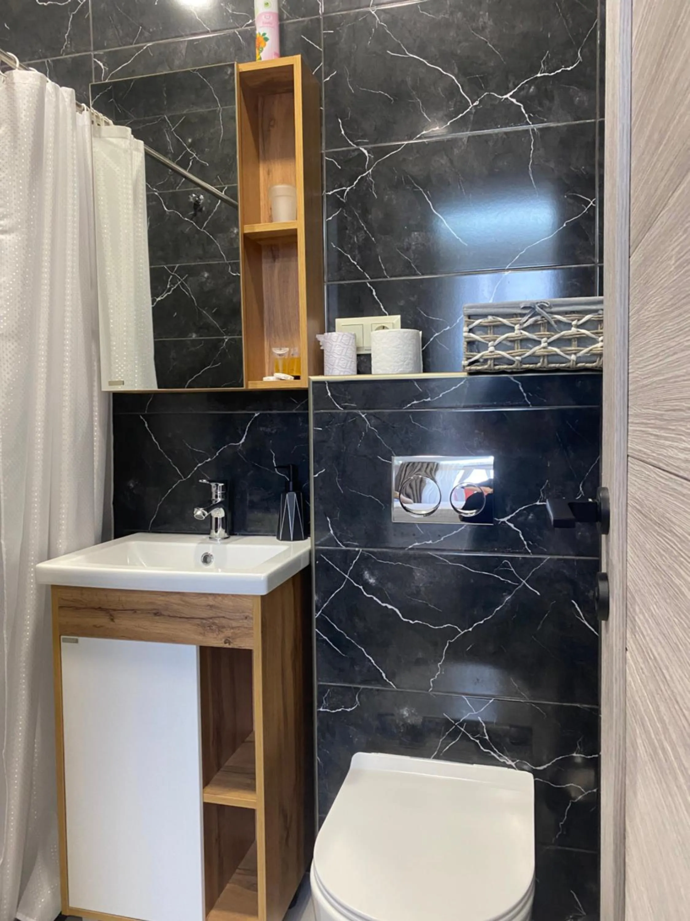 Shower in Mimino T&G